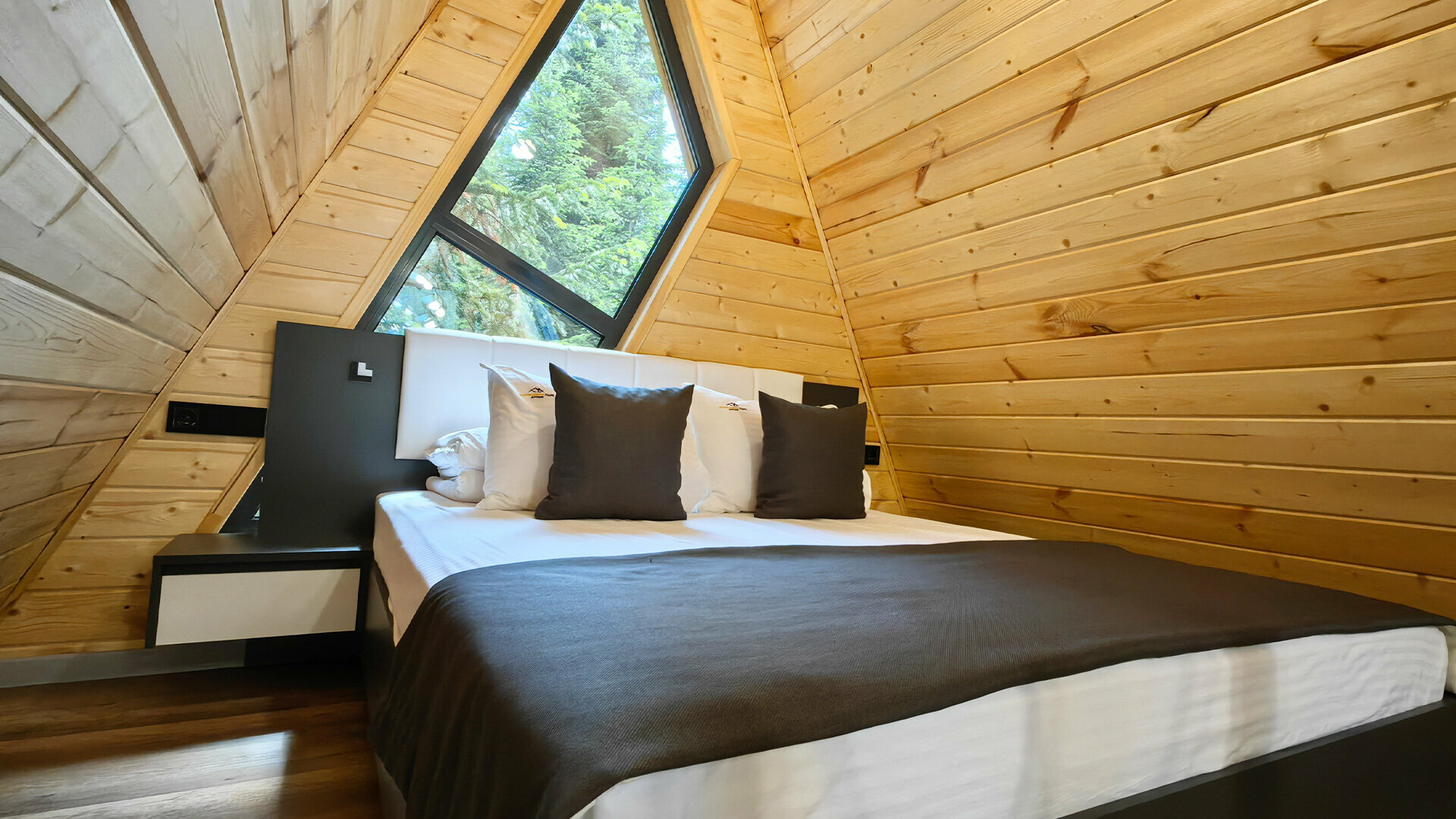 Дом в лесу на второй линии от реки Соло 7  (без посещения бани и бассейна)