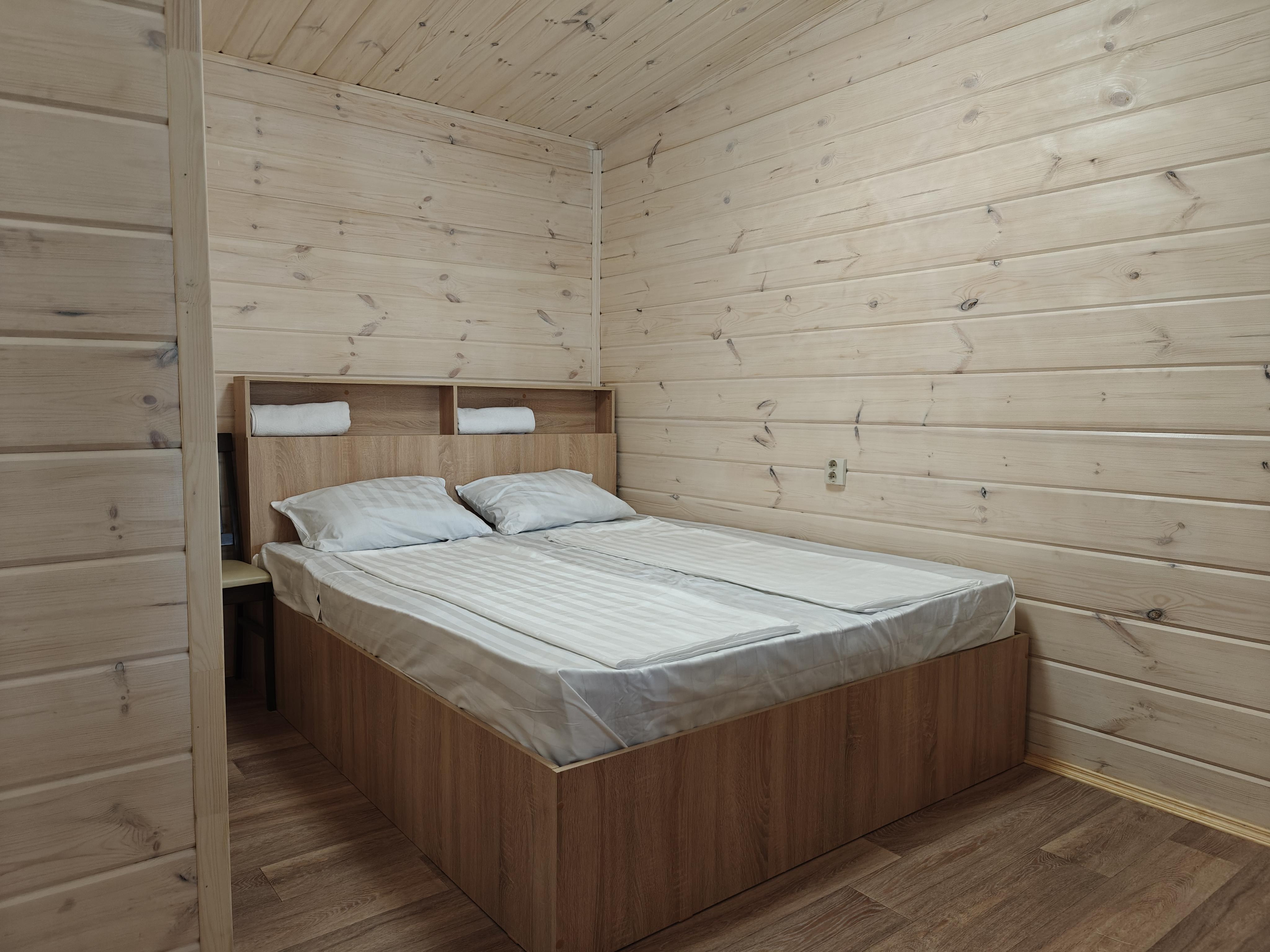 Четырехместный номер с видом на озеро