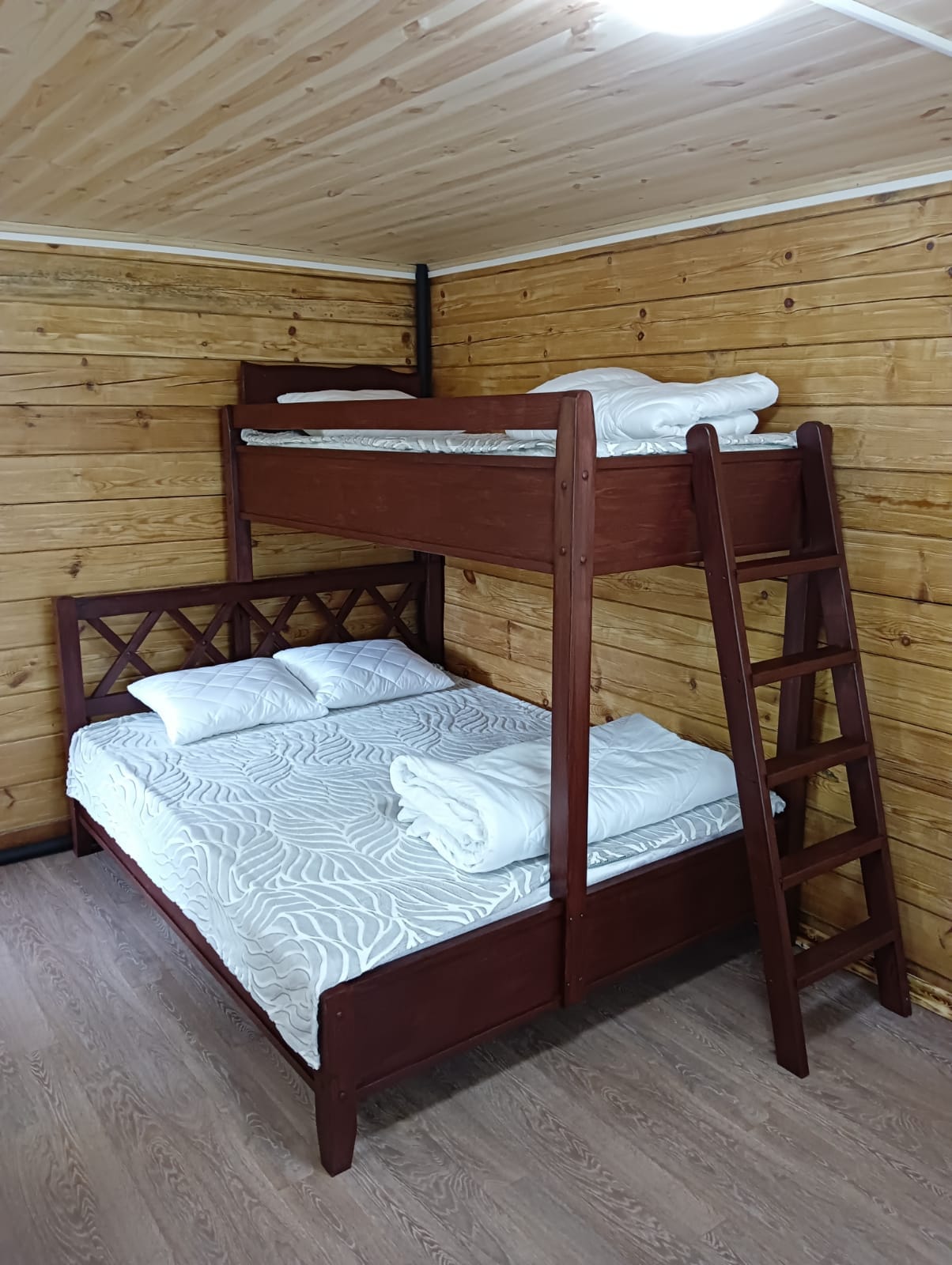 Трехместный номер с балконом