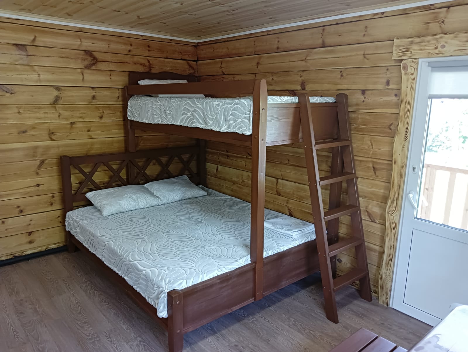 Трехместный номер с балконом