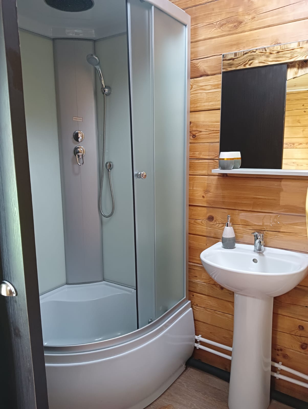 Трехместный номер с балконом