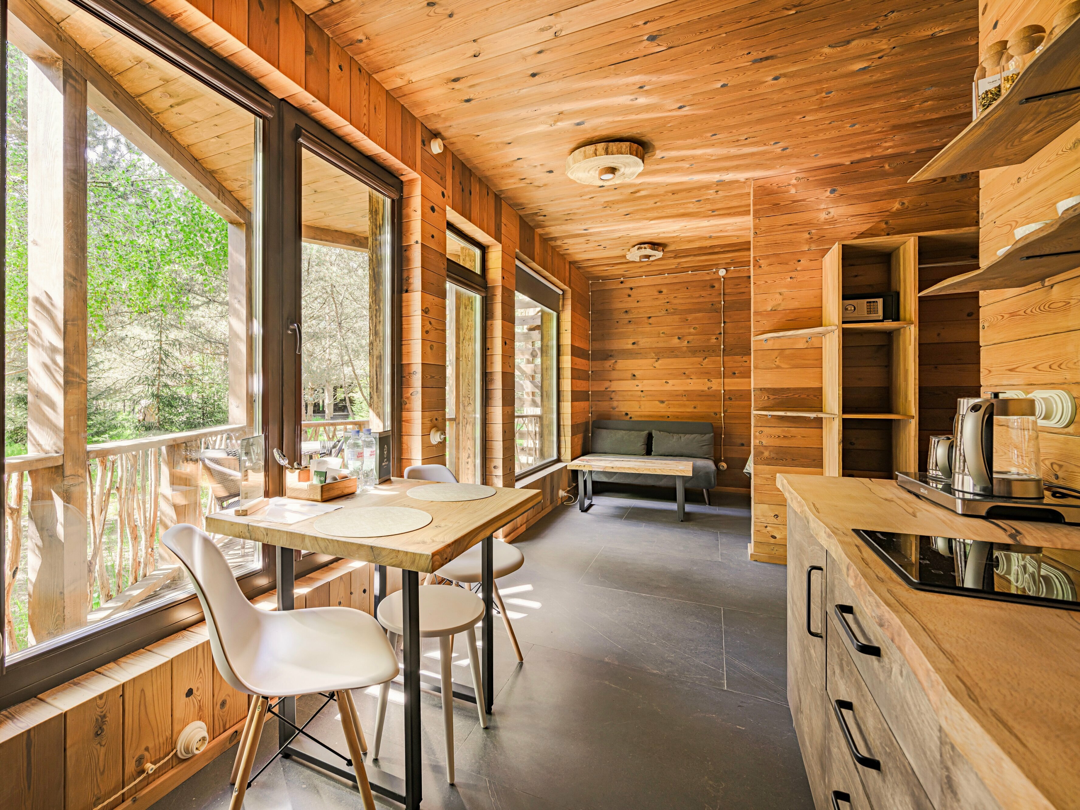 Двухместный номер с панорамным видом на лес