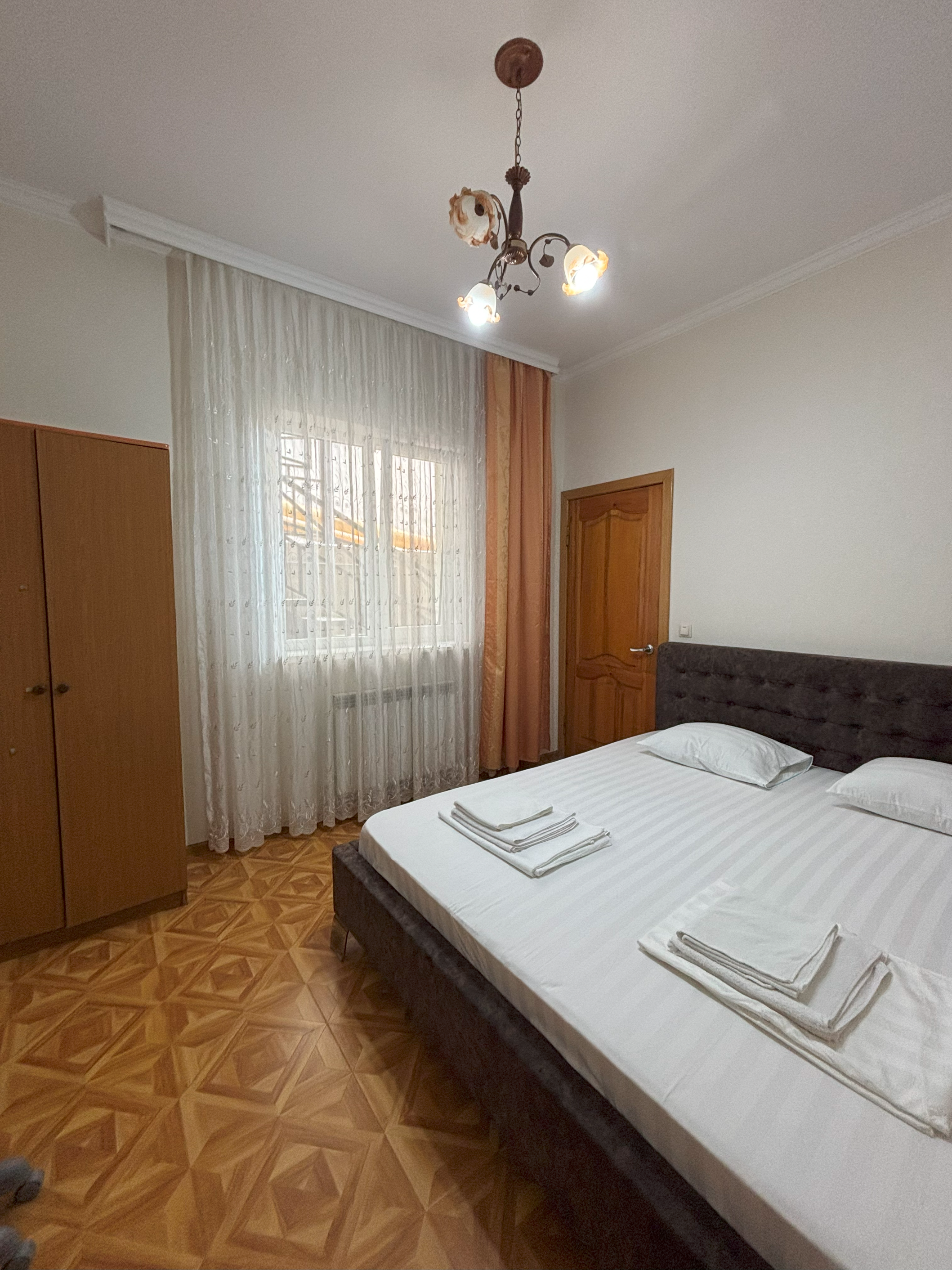 Двухместный номер с 1 кроватью и общим туалетом