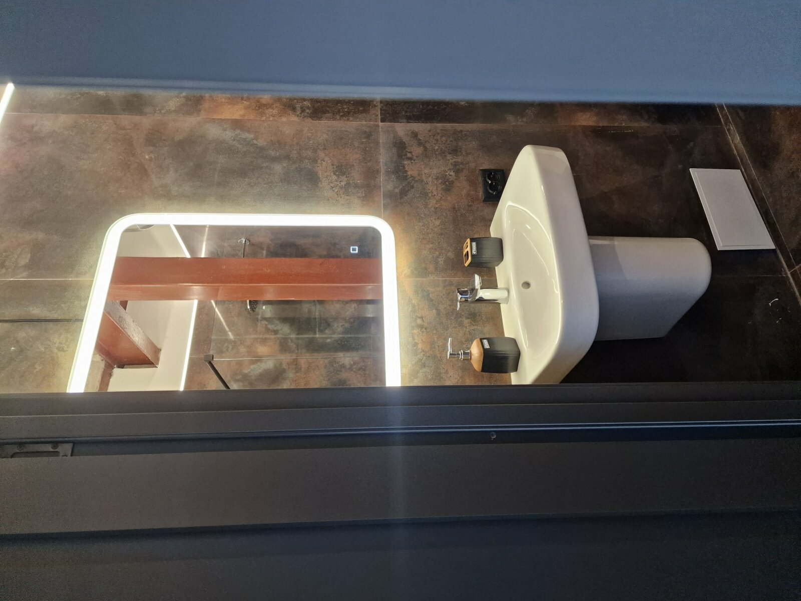 Стандартный номер с 2 односпальными кроватями и диваном