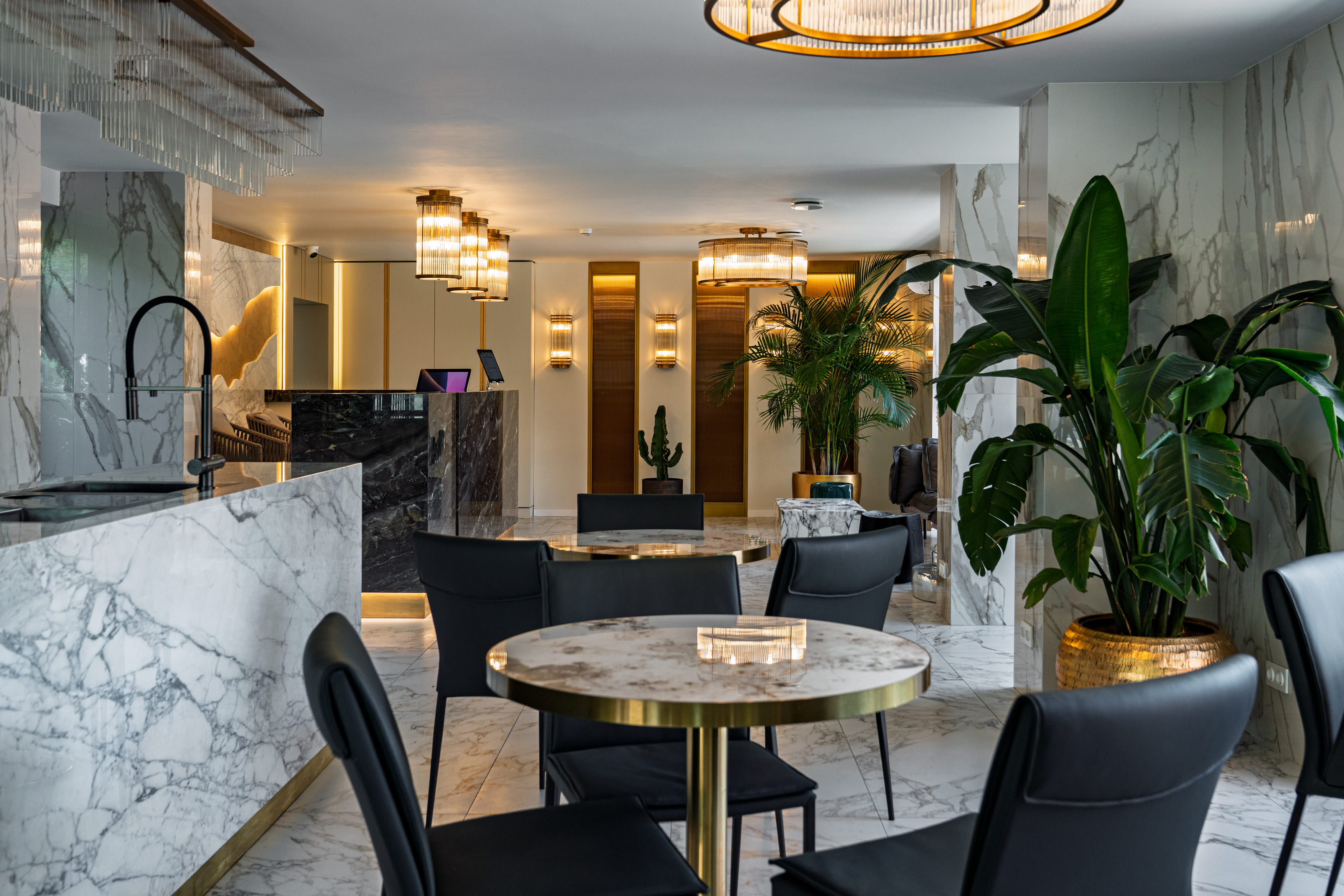 Двухместный номер с двуспальной кроватью и дополнительной кроватью