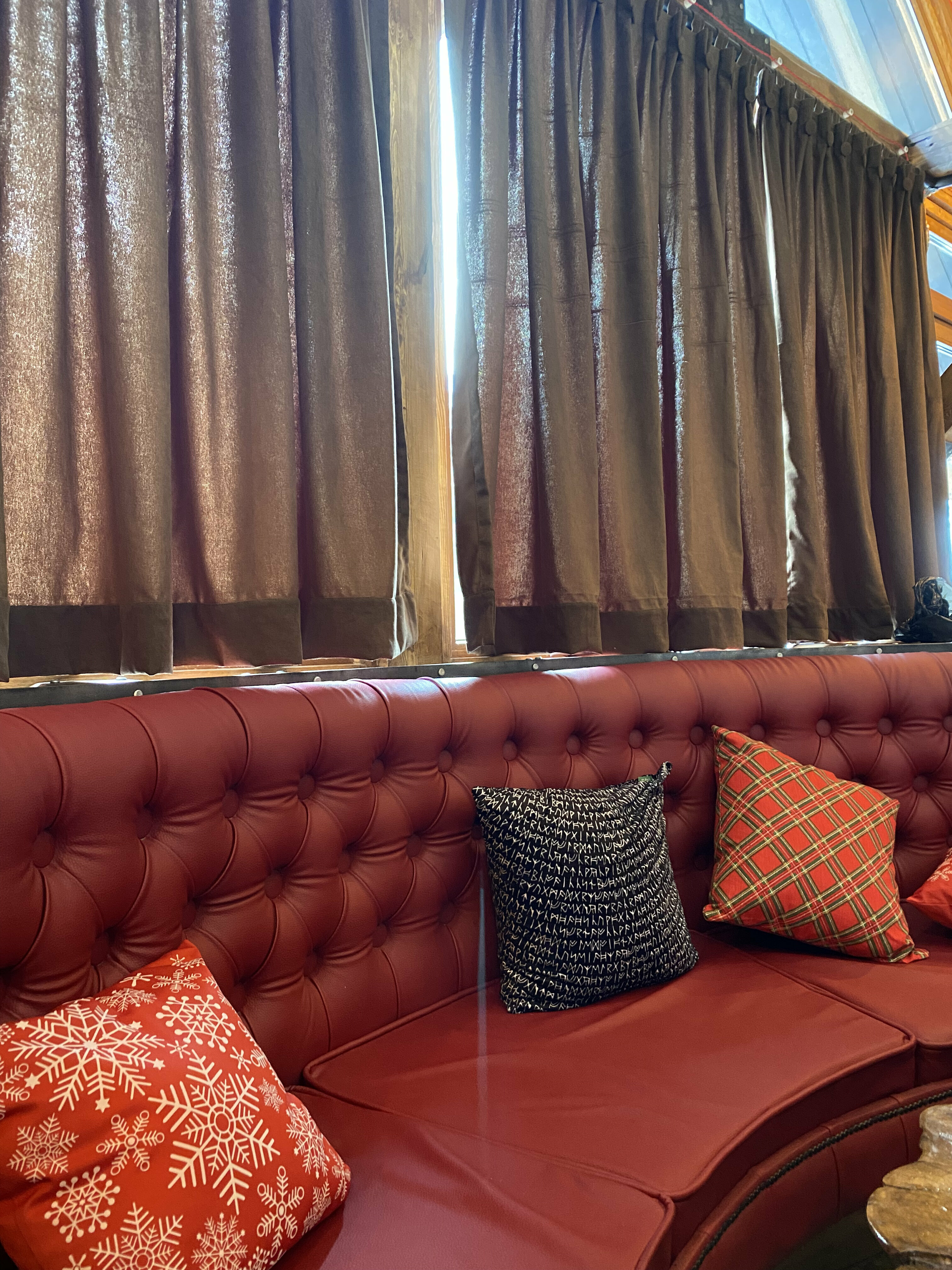 Дом Красный Викинг с камином и мангальной зоной