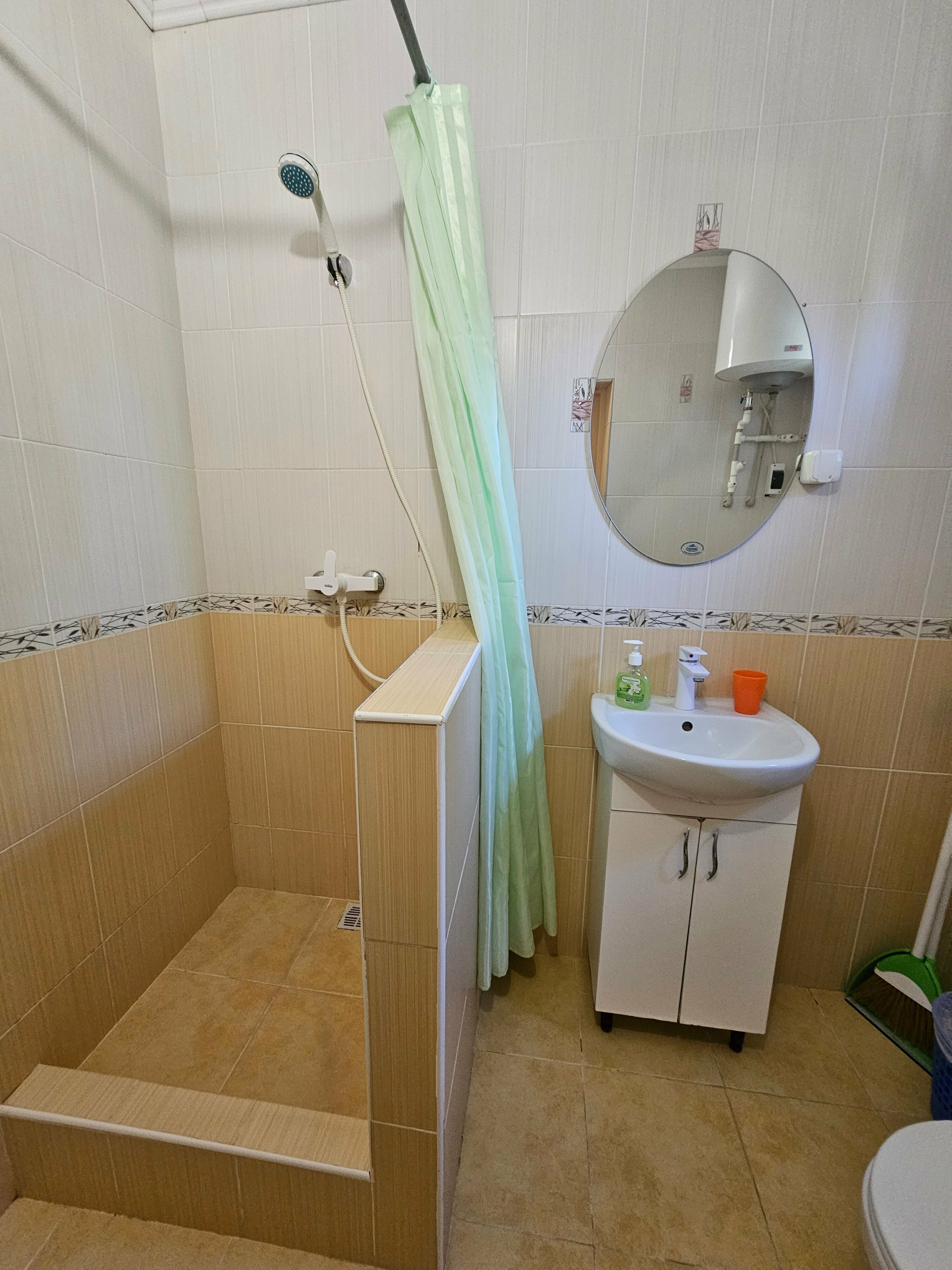 Двухместный номер эконом-класса с 2 отдельными кроватями