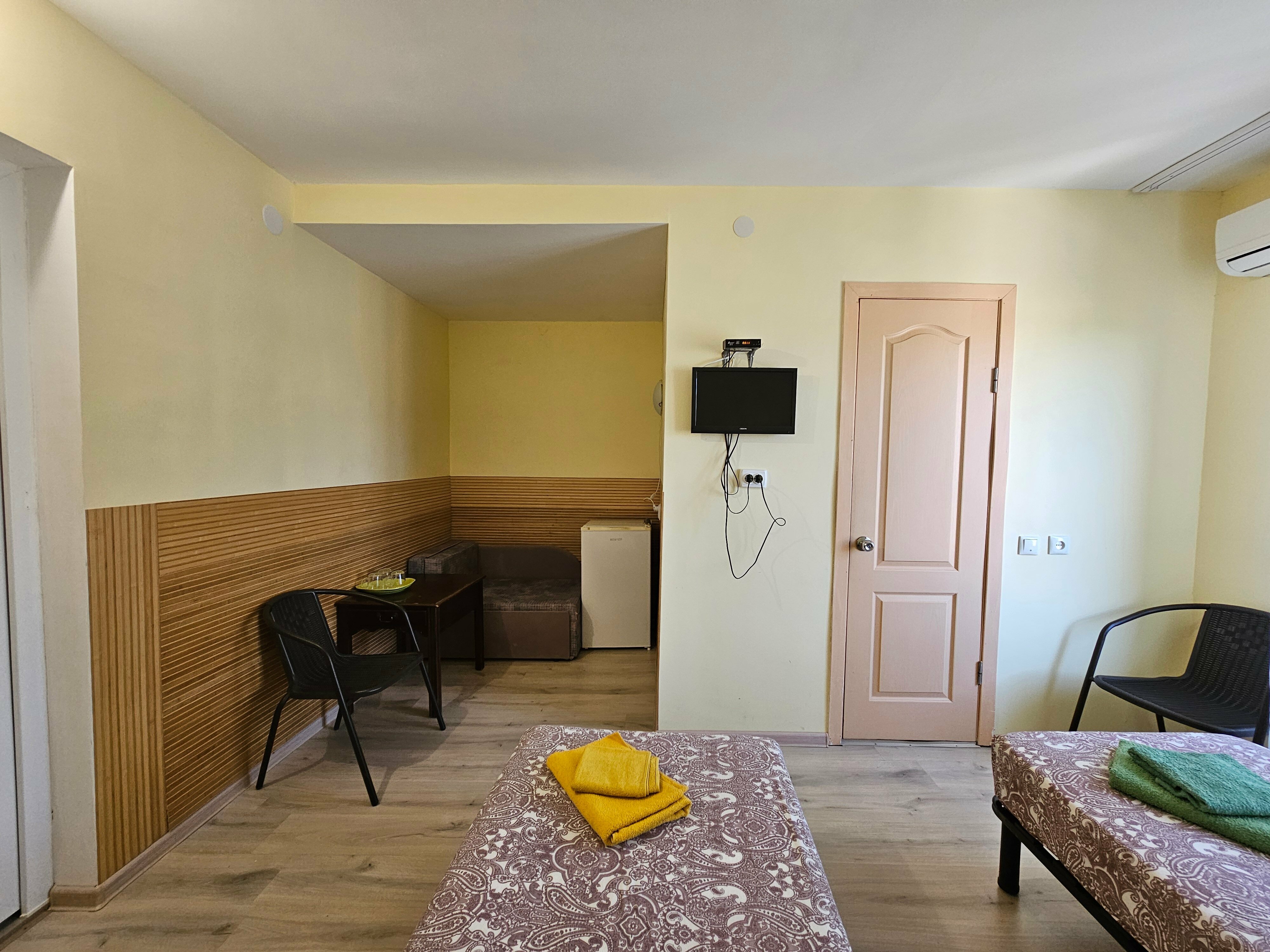 Двухместный номер эконом-класса с 2 отдельными кроватями