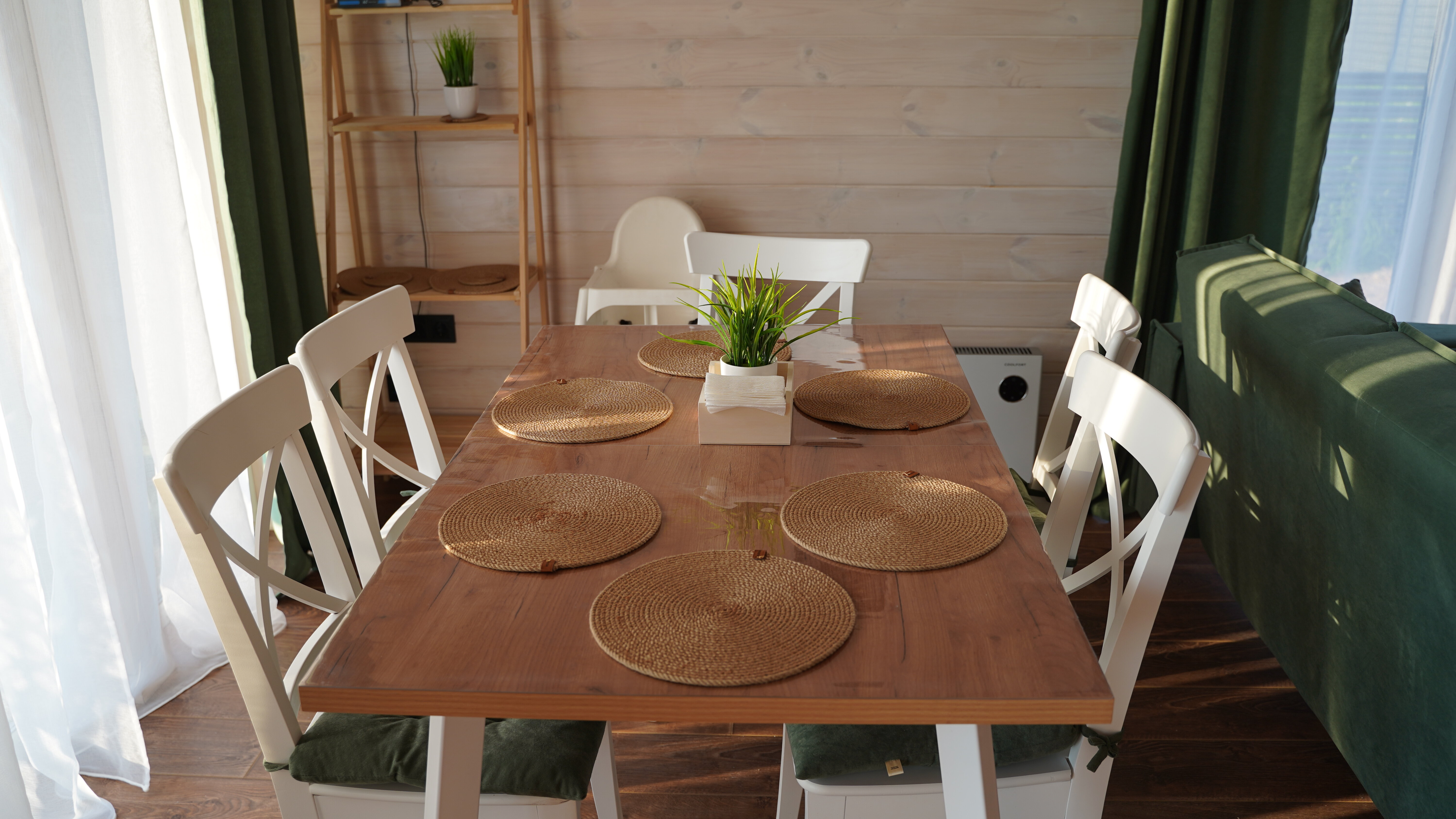 Дом у озера в тишине