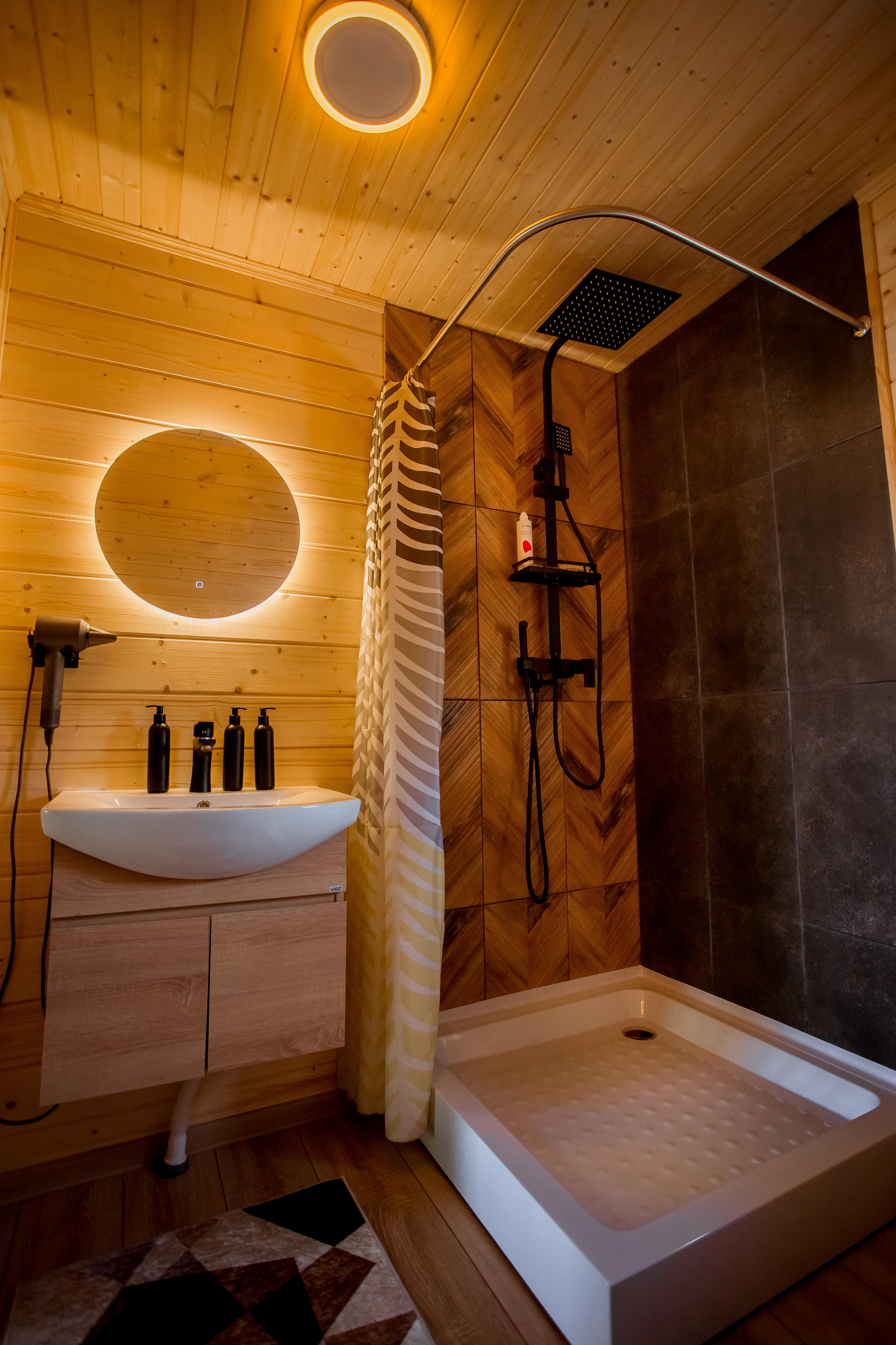 Дом с видом на лес и залив