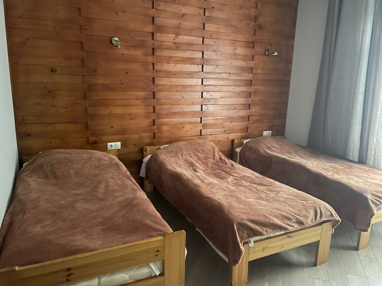 Трехместный номер с балконом