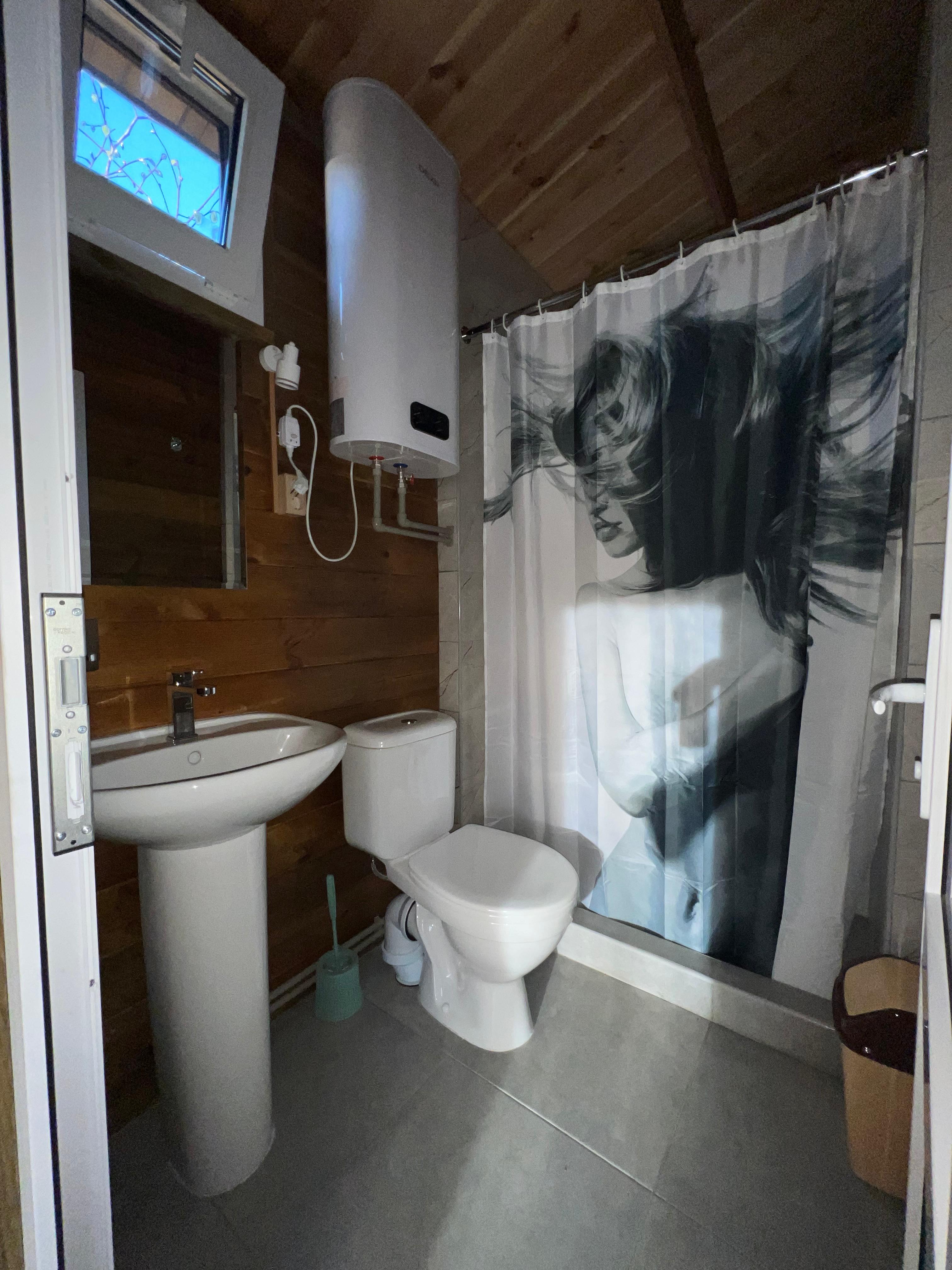 Дом с балконом