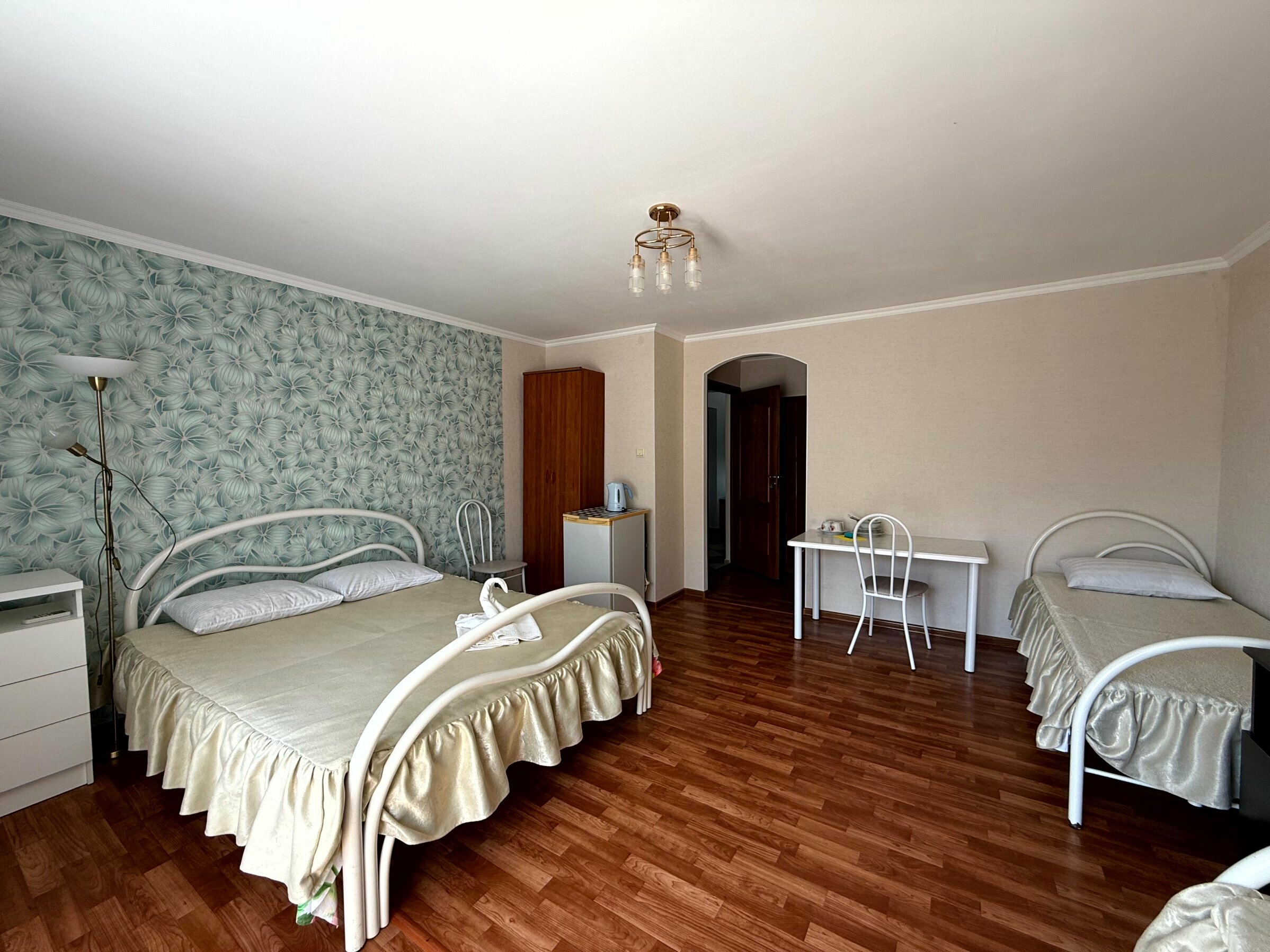 Четырехместный номер с душем