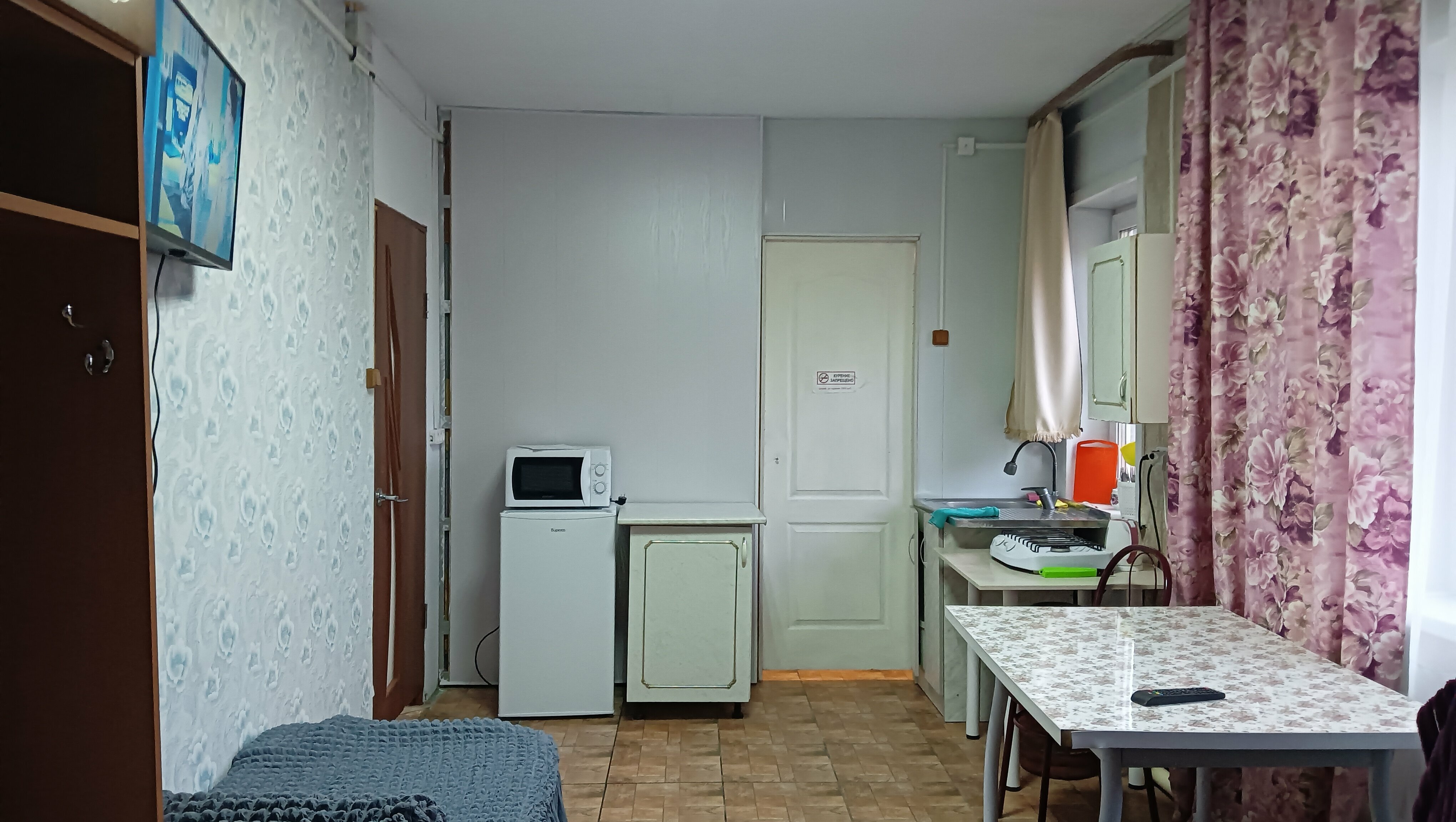 Трехместный номер «Комфорт» с душем