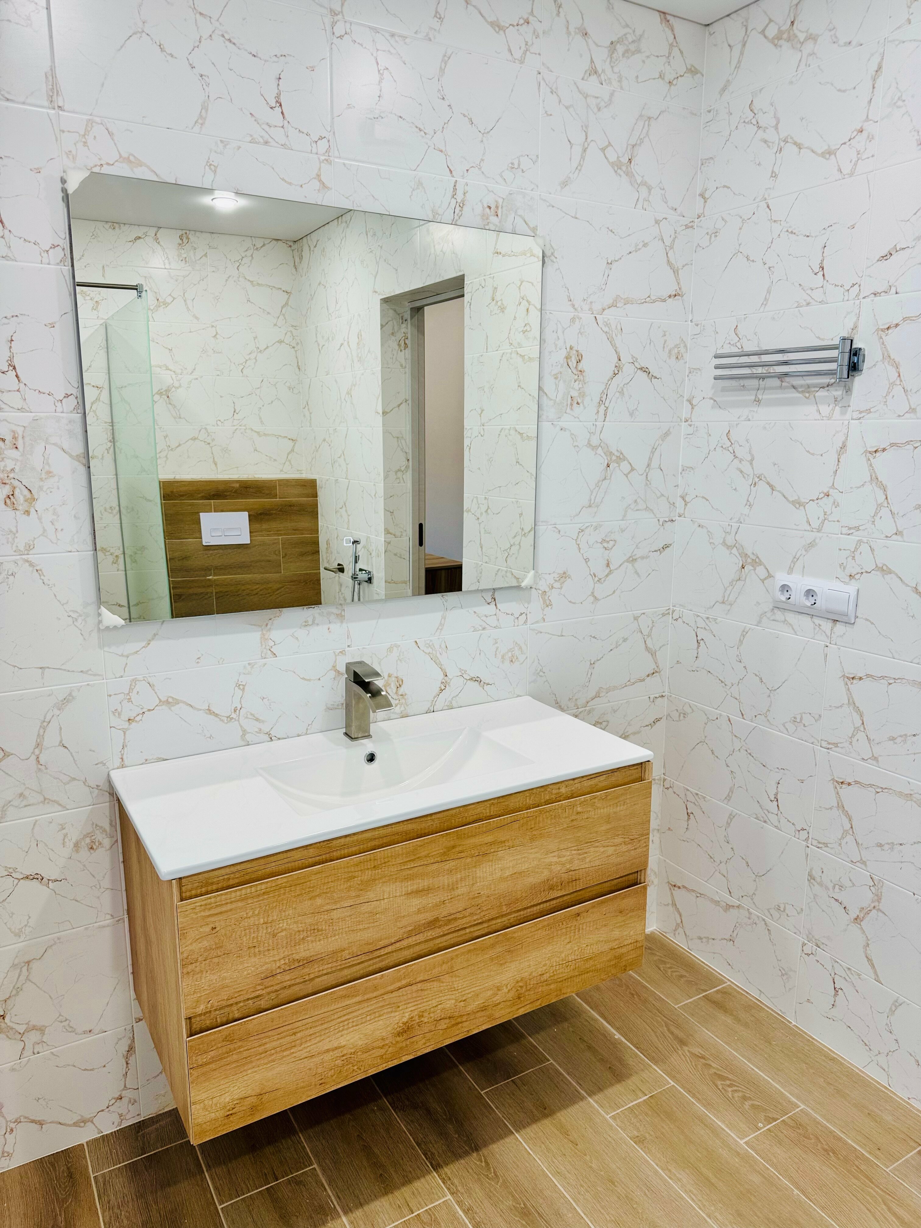 Небольшой двухместный номер с 2 отдельными кроватями