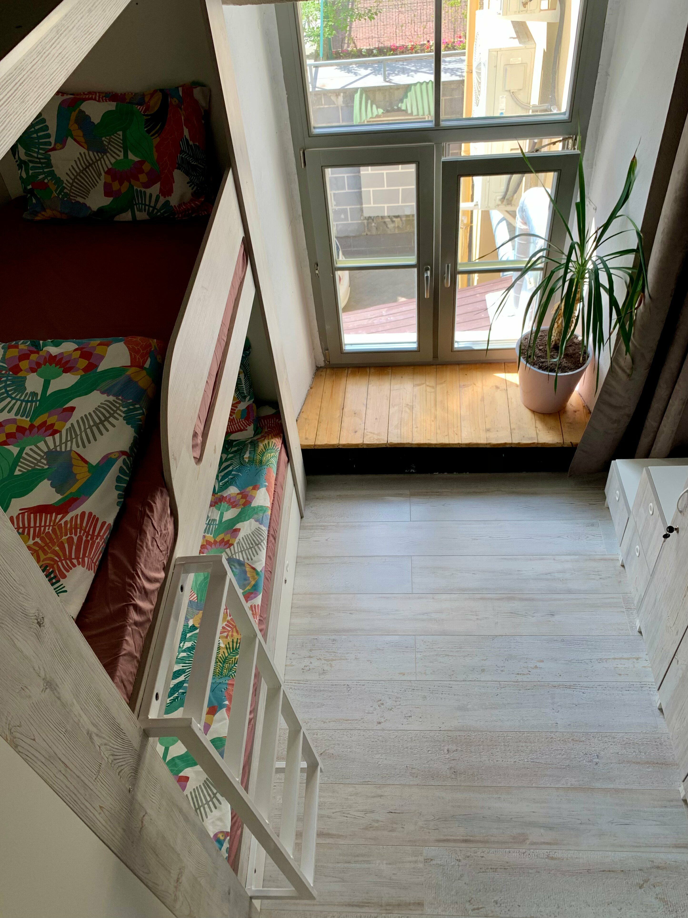 Семейный номер с общей ванной комнатой