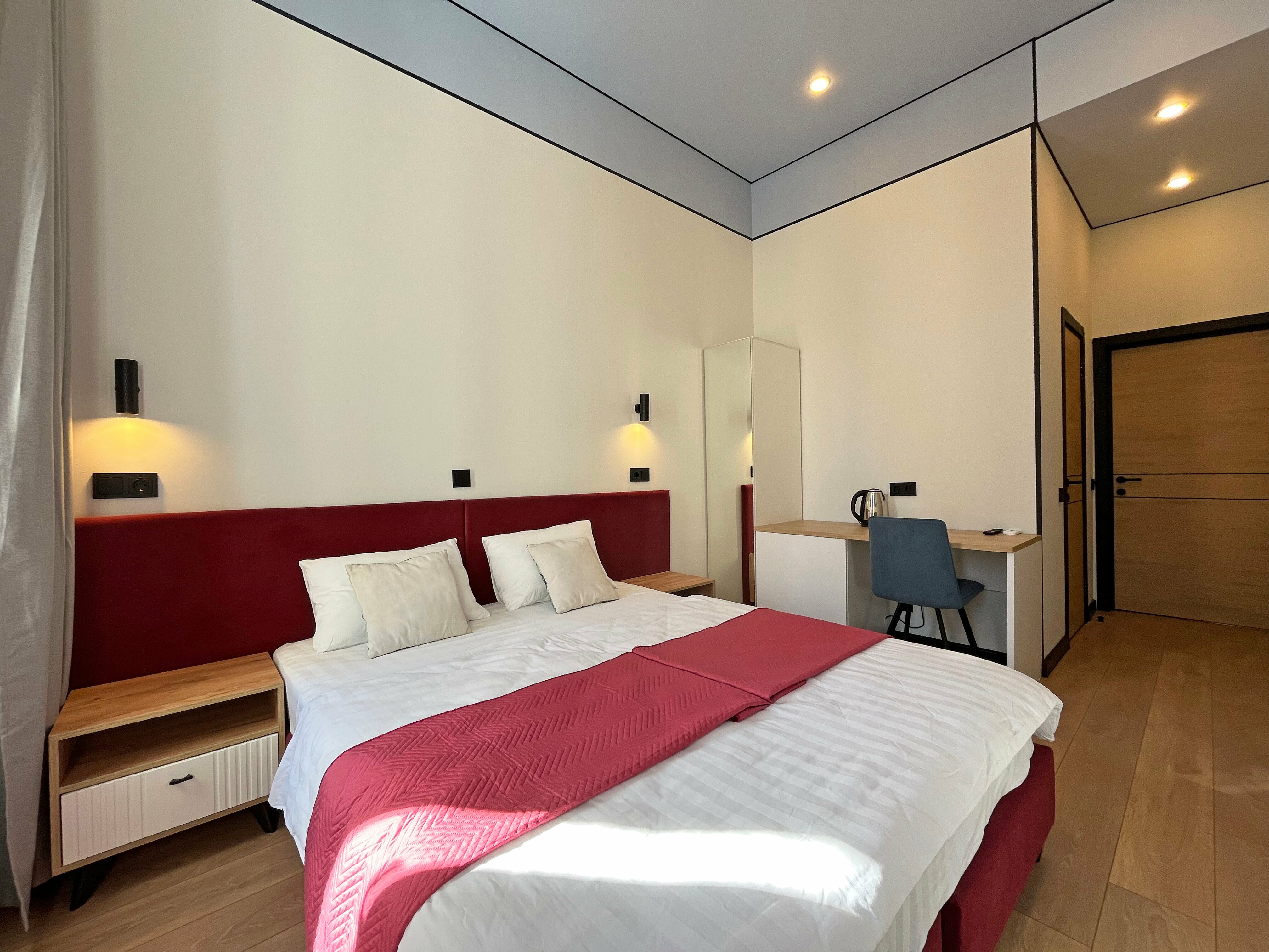 Стандартный улучшенный двухместный номер с одной большой или двумя односпальными кроватями