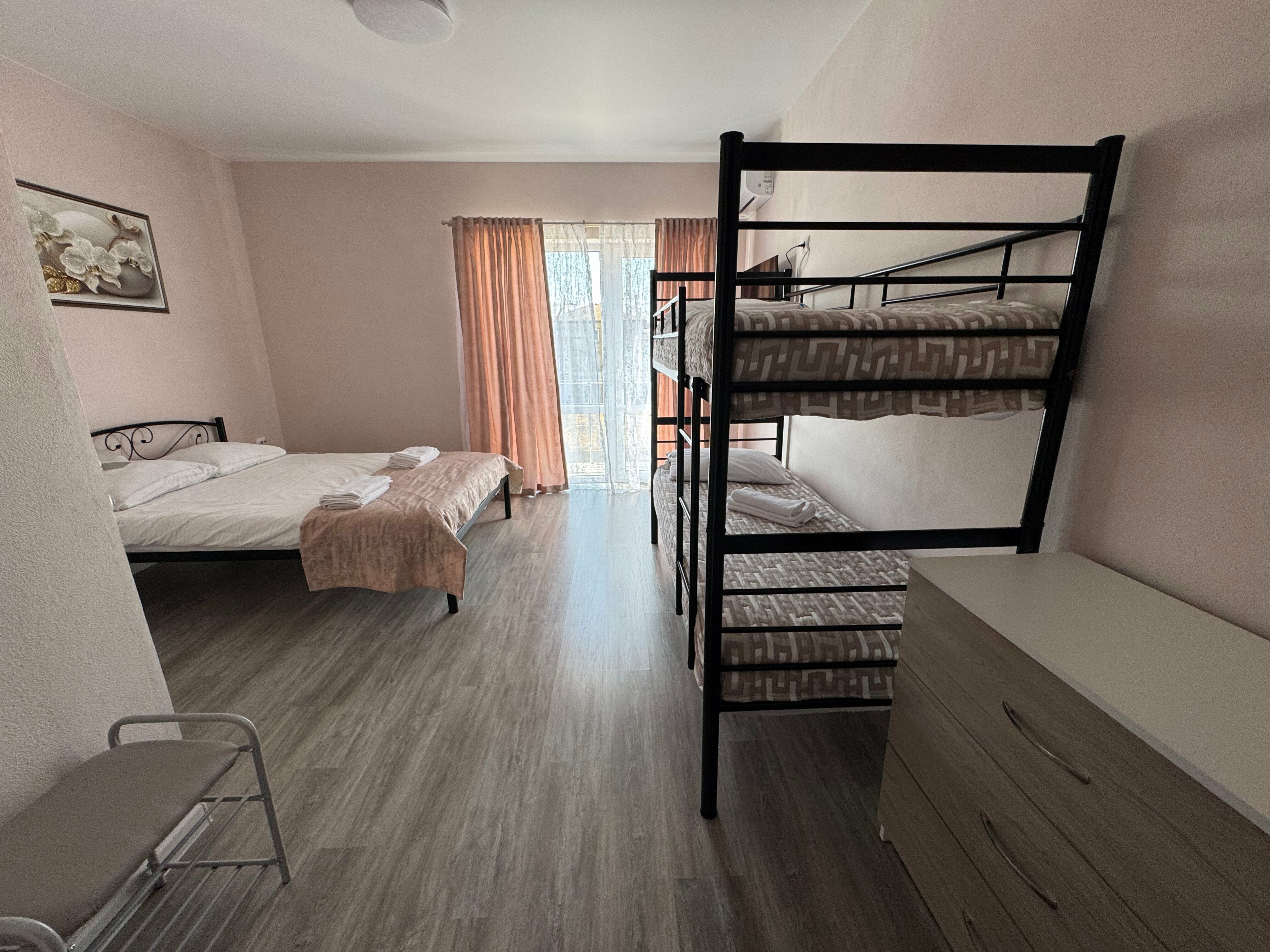 Четырехместный номер с балконом