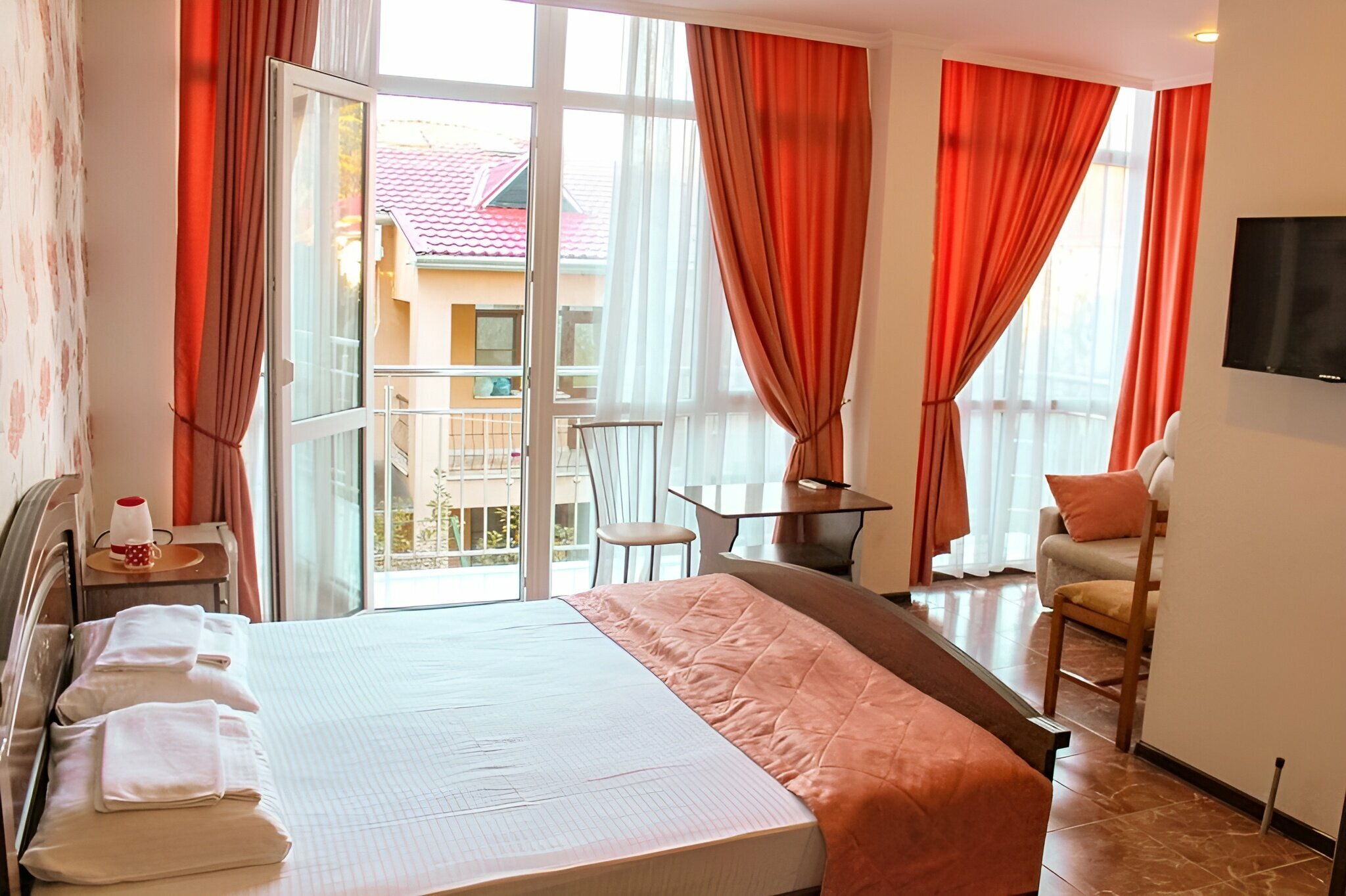 Трехместный номер с балконом