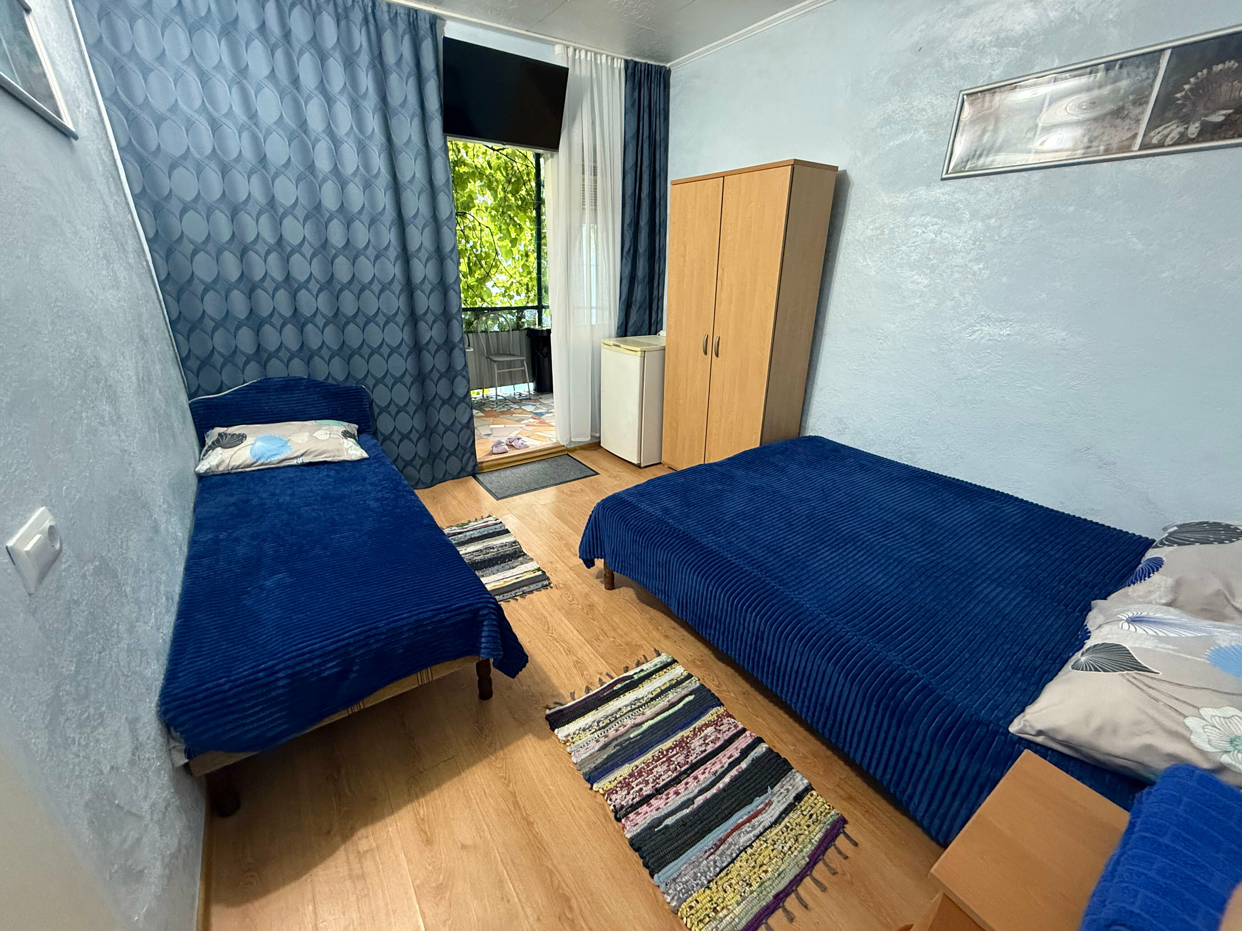 Трехместный номер «Комфорт» с душем