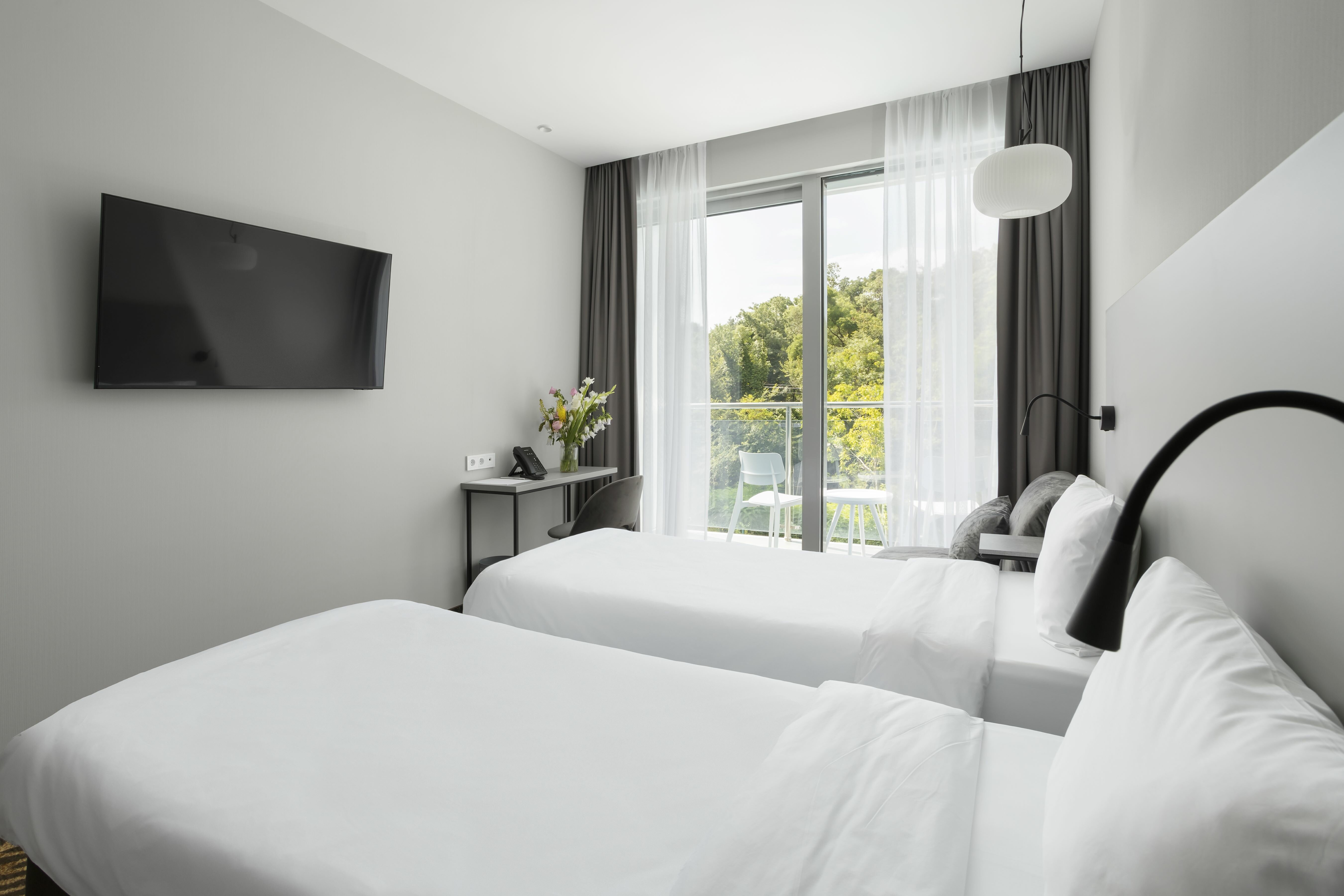 Стандартный двухместный номер с 1 кроватью или 2 отдельными кроватями с доступом в термальную зону и бассейн