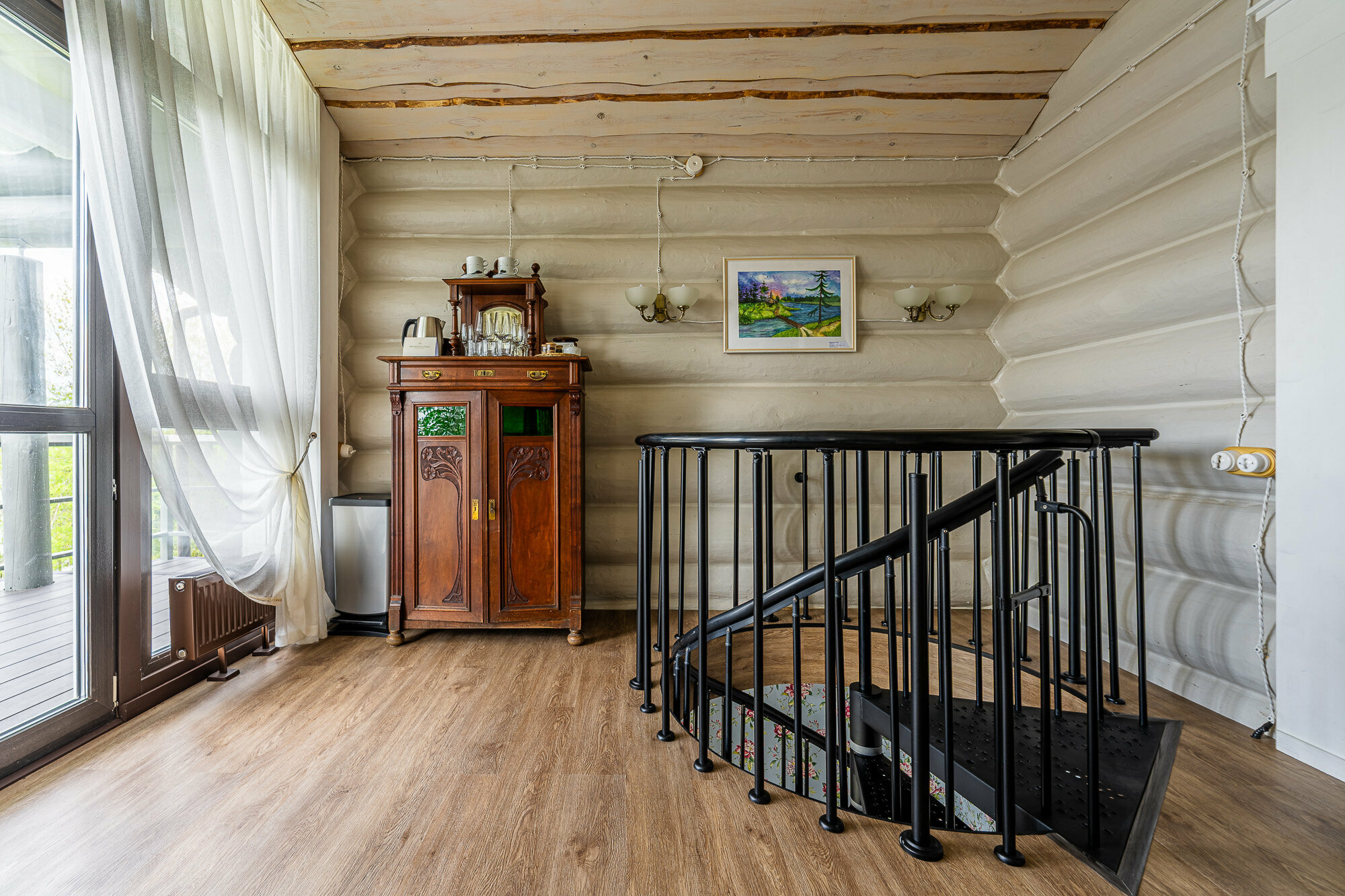 Дом "Парящий, с библиотекой.