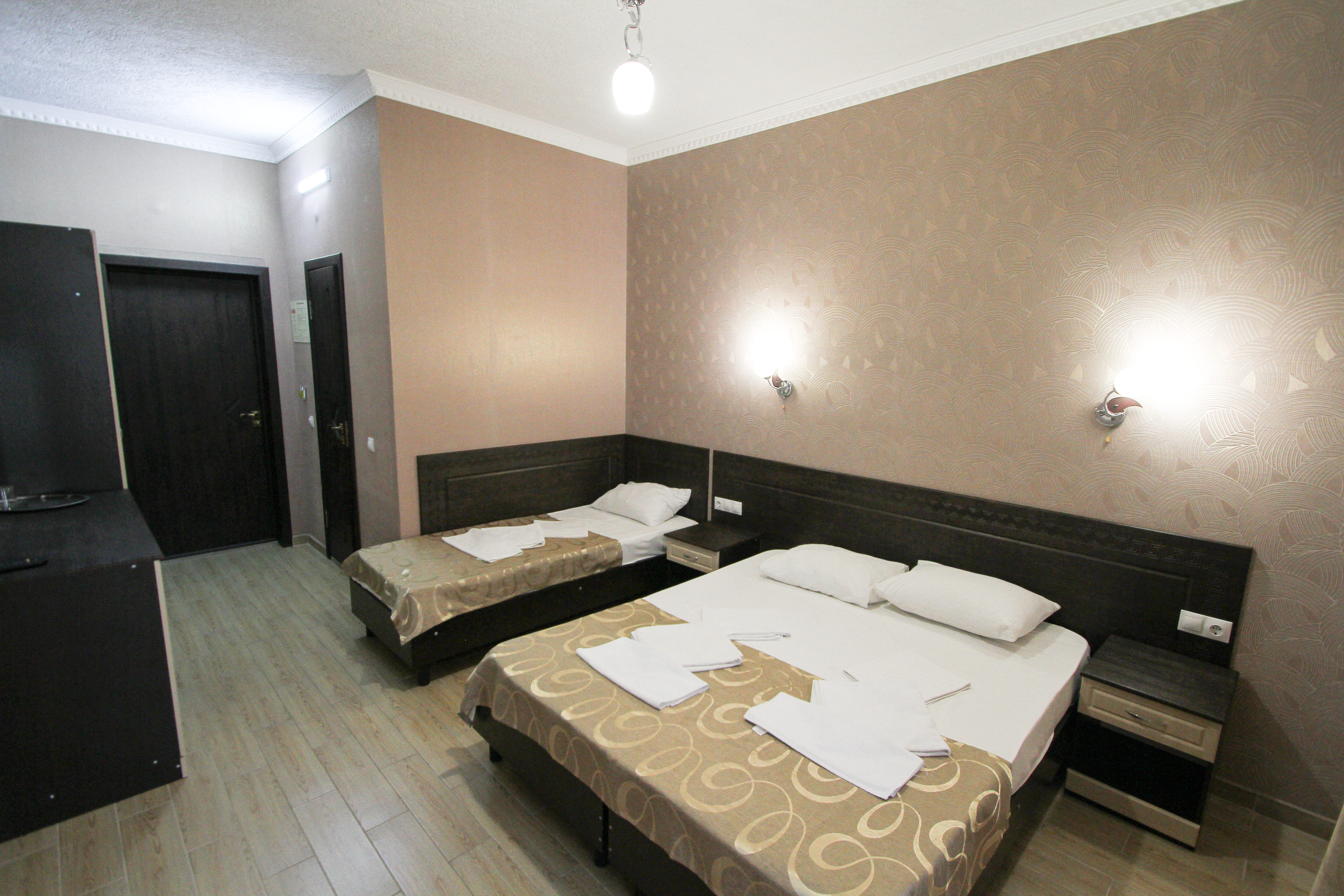 Трехместный номер с балконом