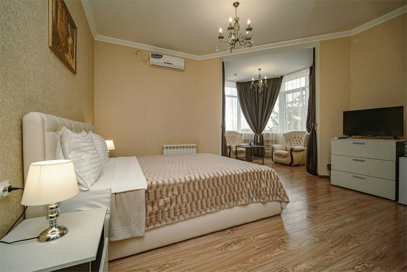 Номер-студия с кроватью размера «king-size»