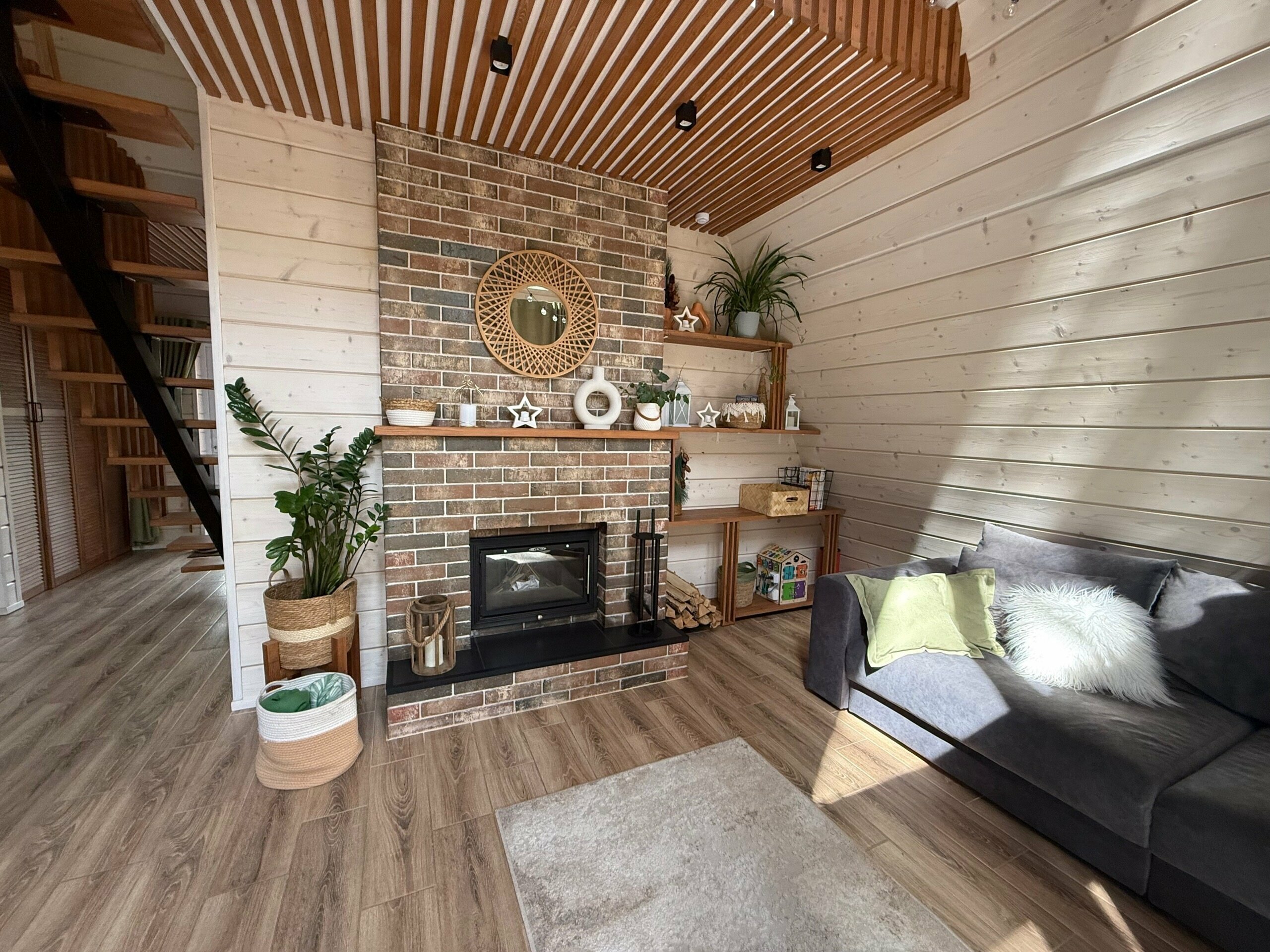 Дом с камином и баней (2, светлый)