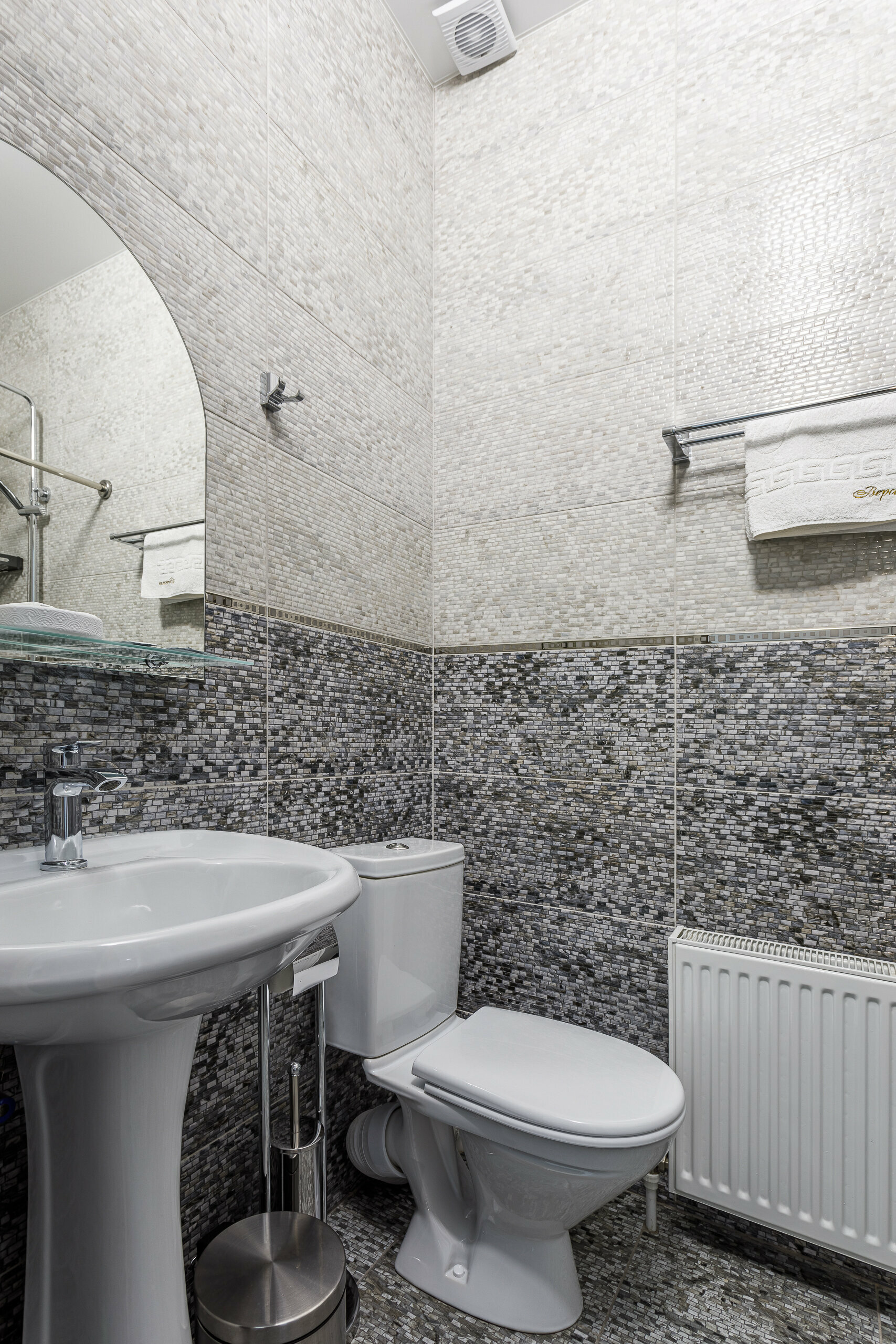 Трехместный номер "Комфорт" с видом на горы