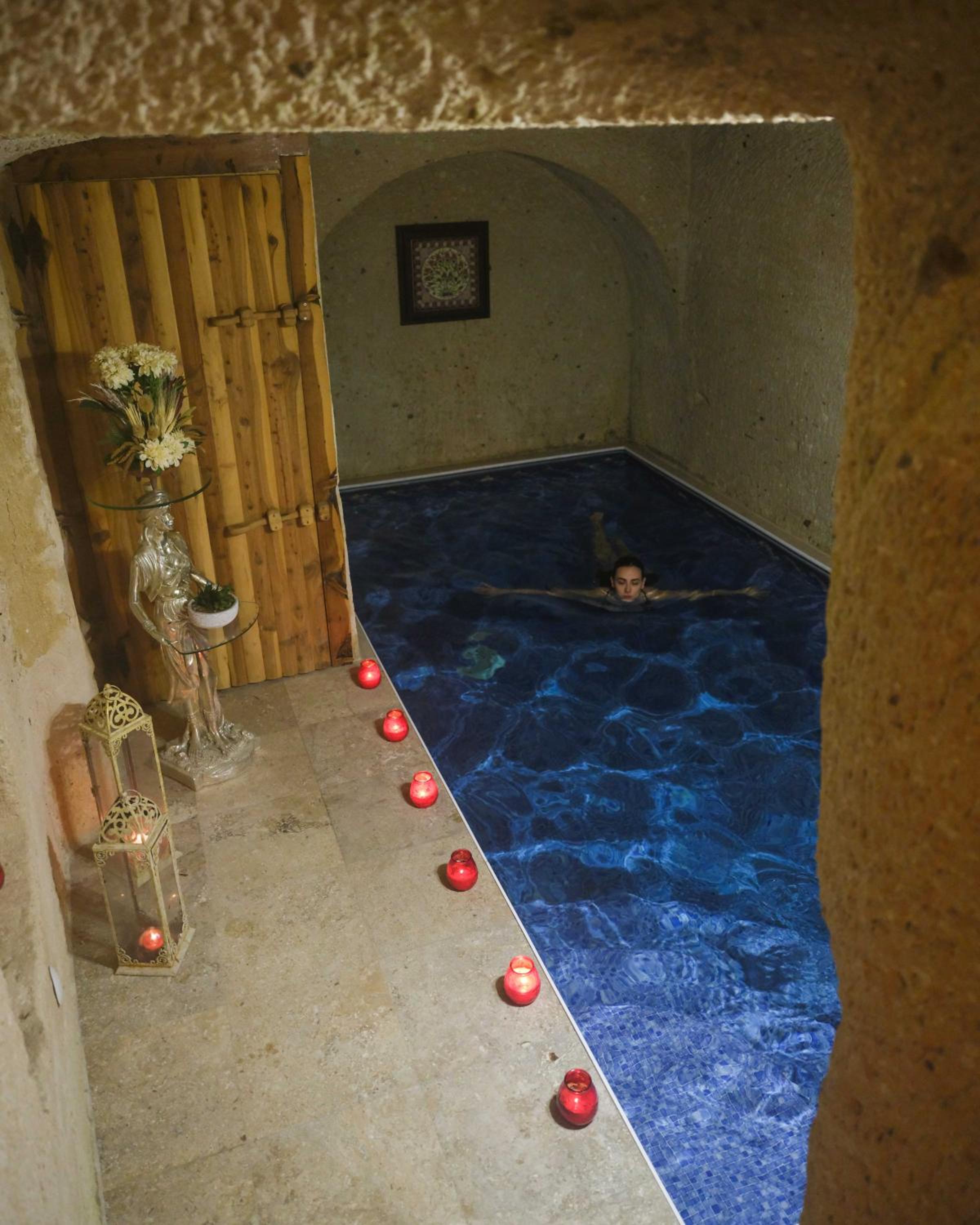 Honeymoon Royal Cave & Pool Suite Room