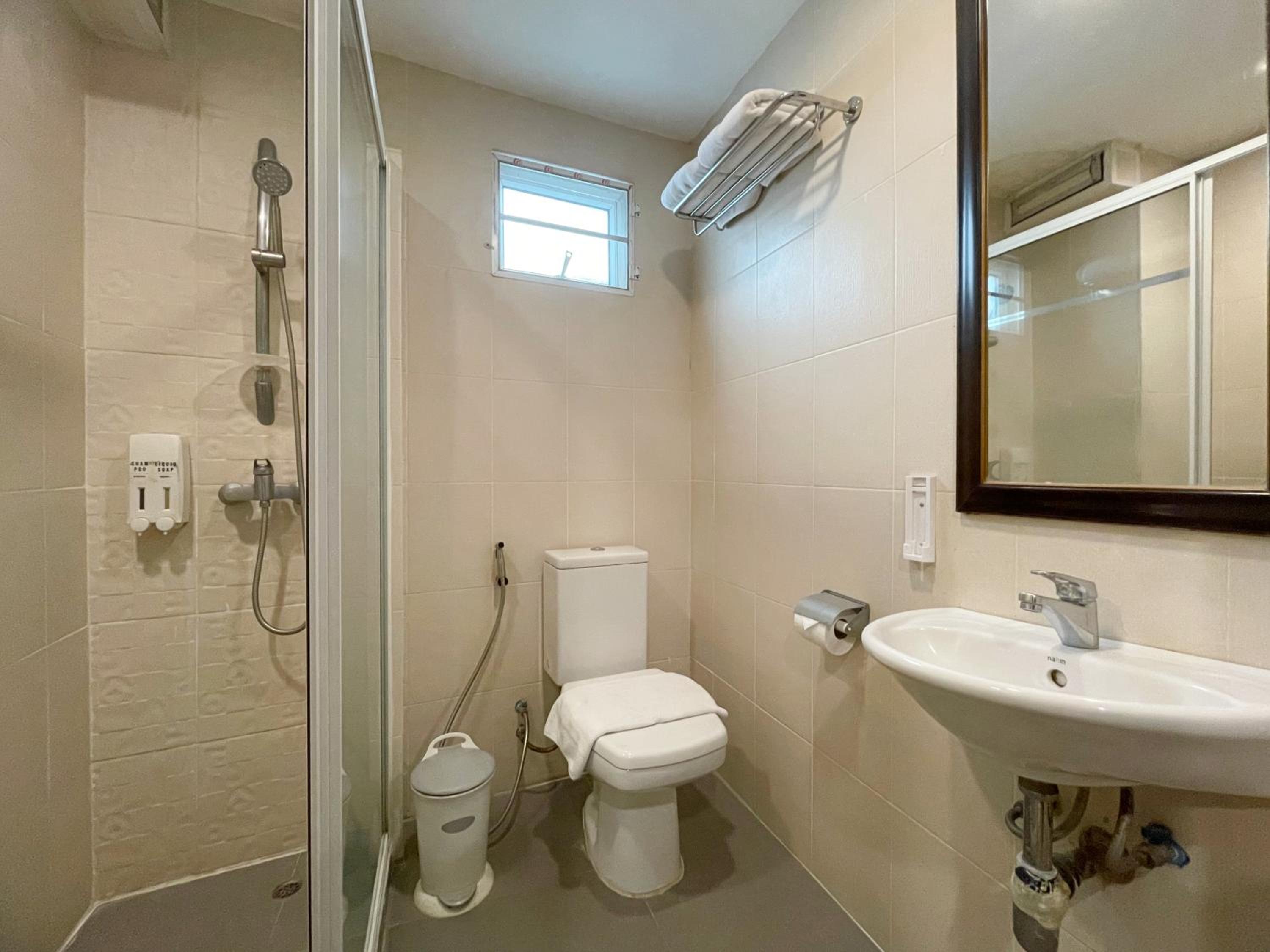 Deluxe Twin Room with Window