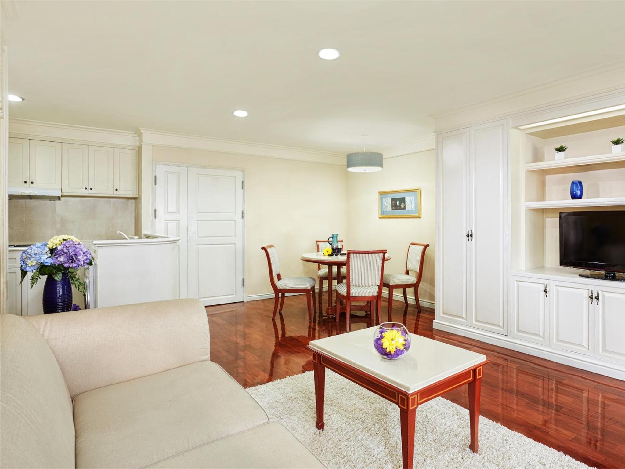 One Bedroom Balcony Suite Lake View