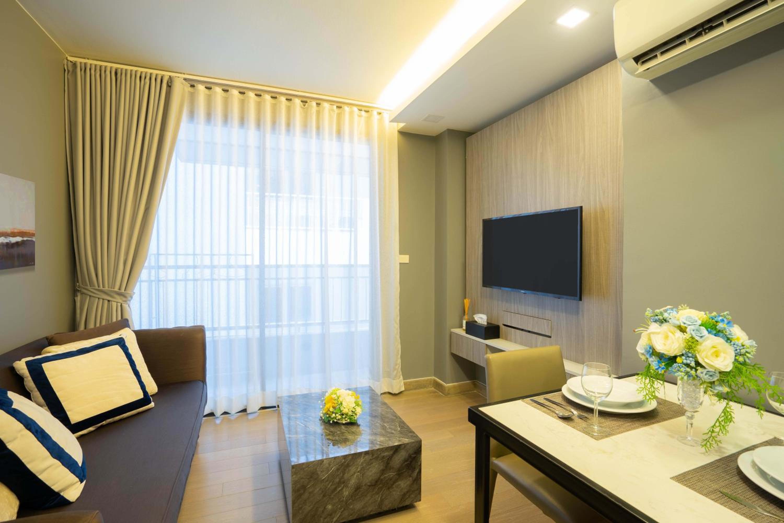 One-Bedroom Apartment