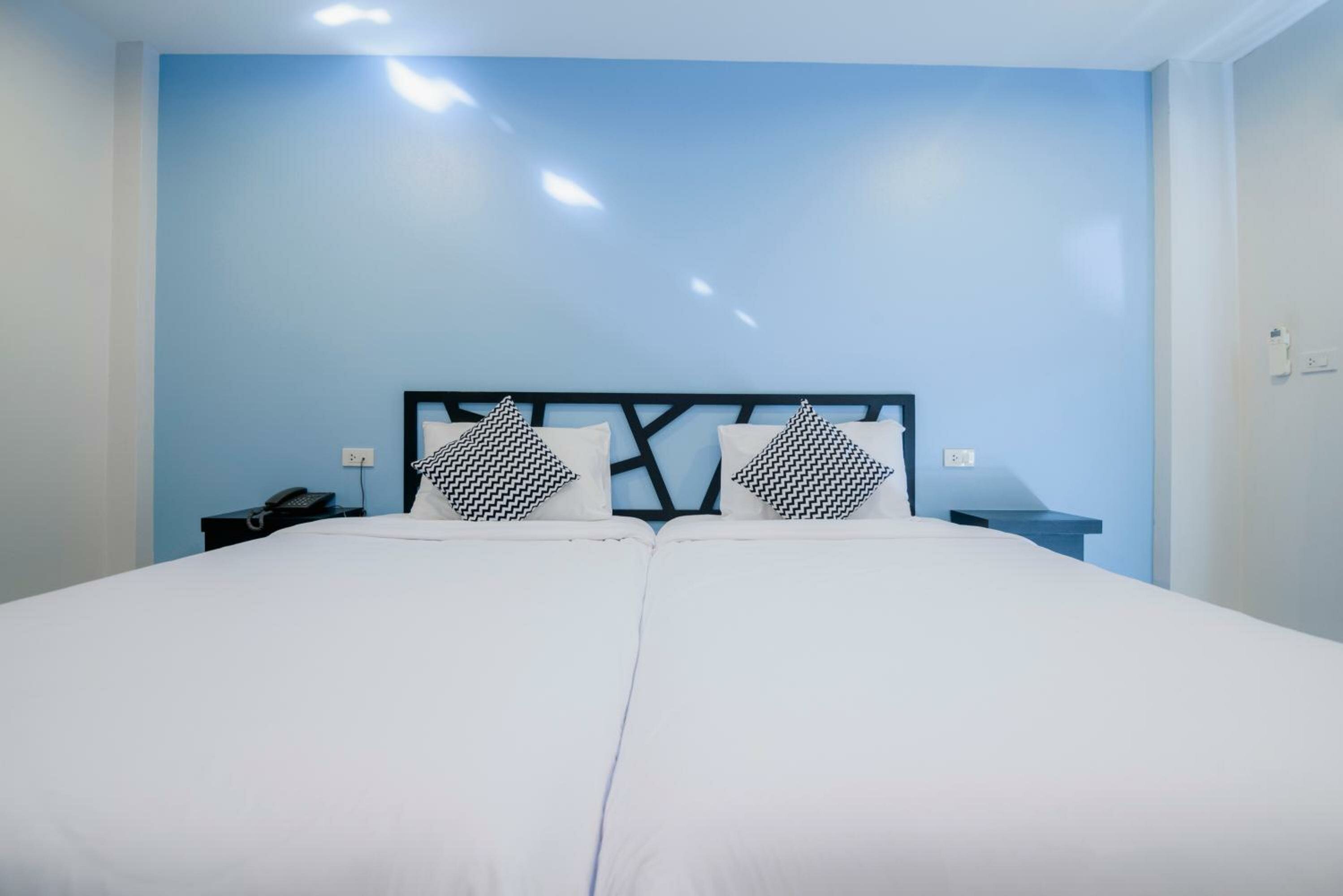 Balcony Twin Room - City View