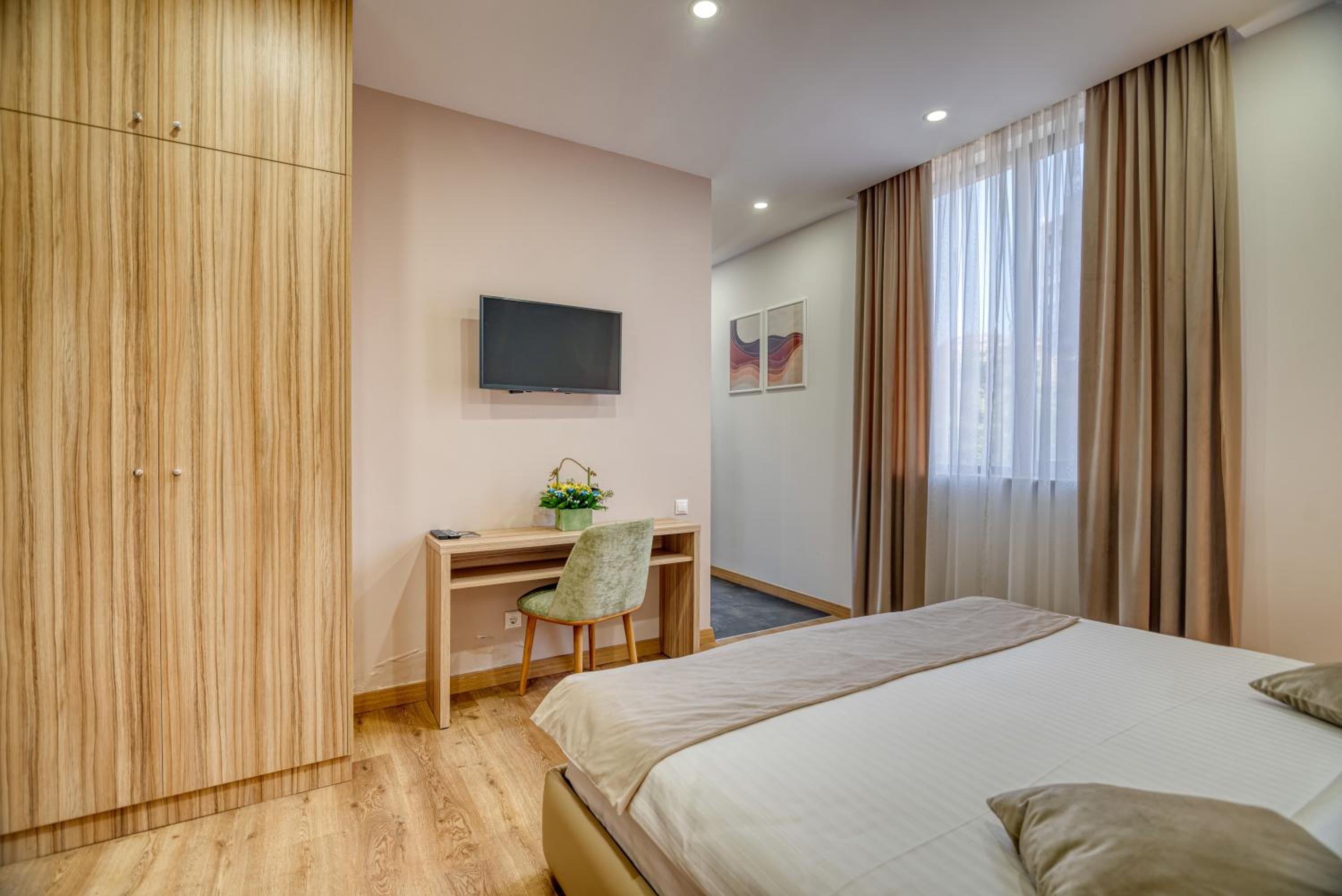 Deluxe Double or Twin Room with Balcony