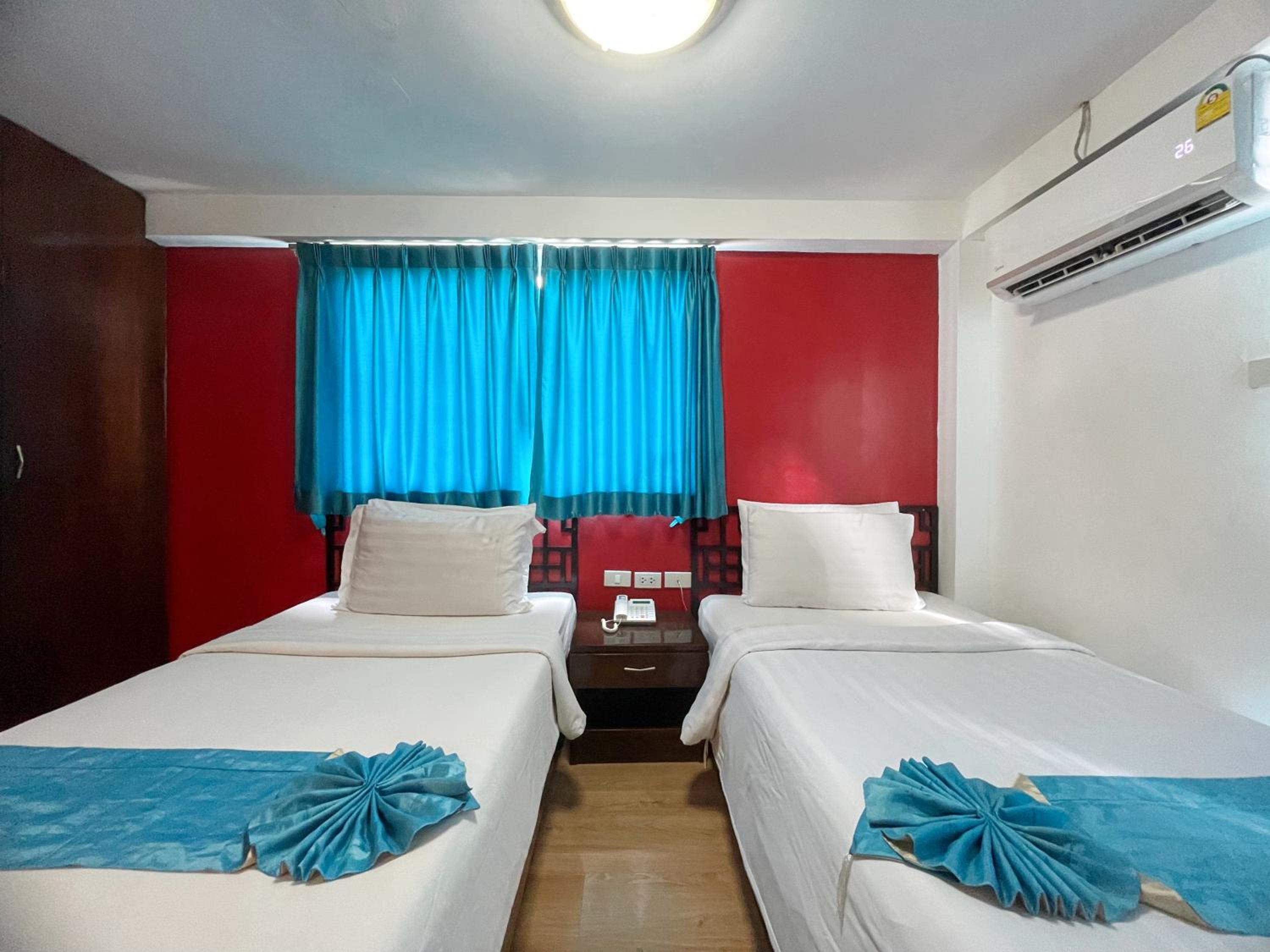 Deluxe Twin Room with Balcony