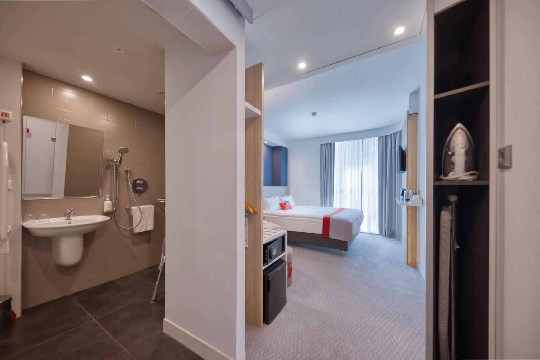 Standard Double Room with Free Breakfast - Accessible