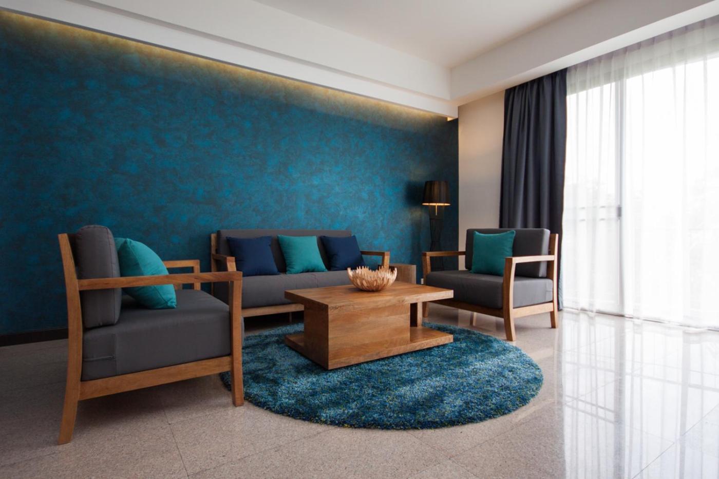 One Bedroom Suite with Bathtub