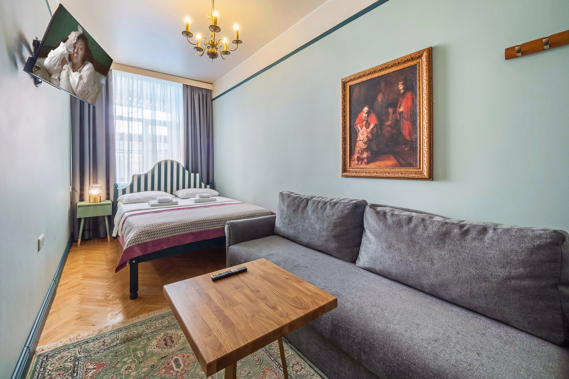 Трехместный номер с общей ванной комнатой