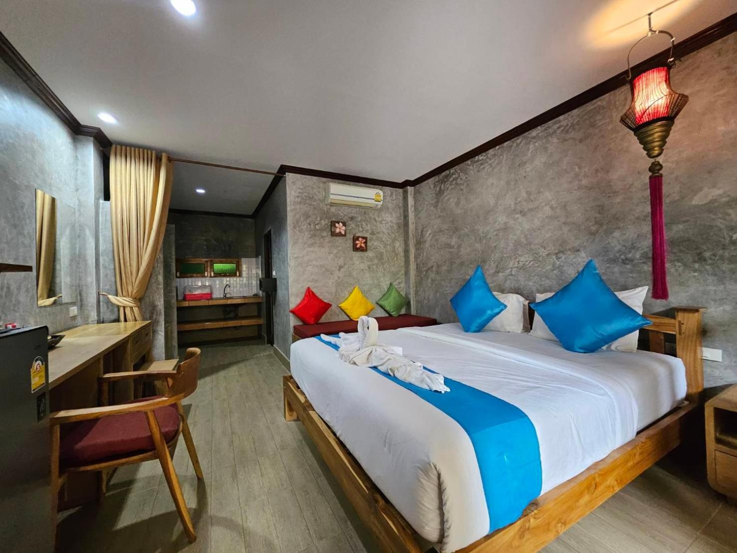  Superior Double Room with Pool Access