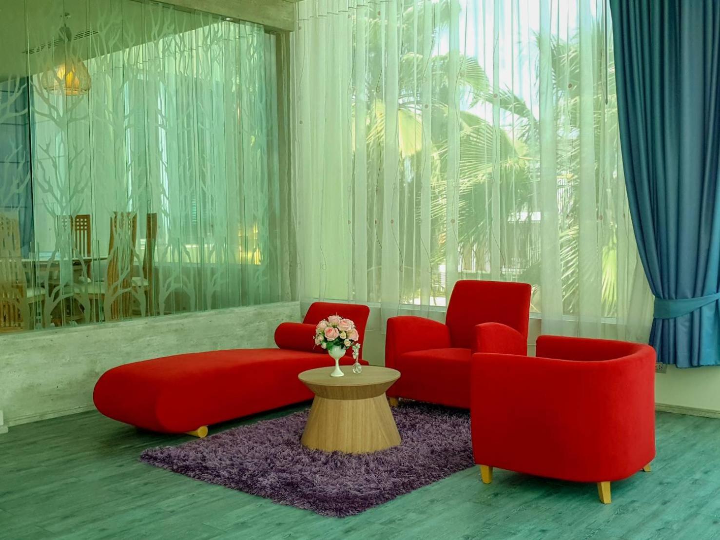 Family Room with Lake View