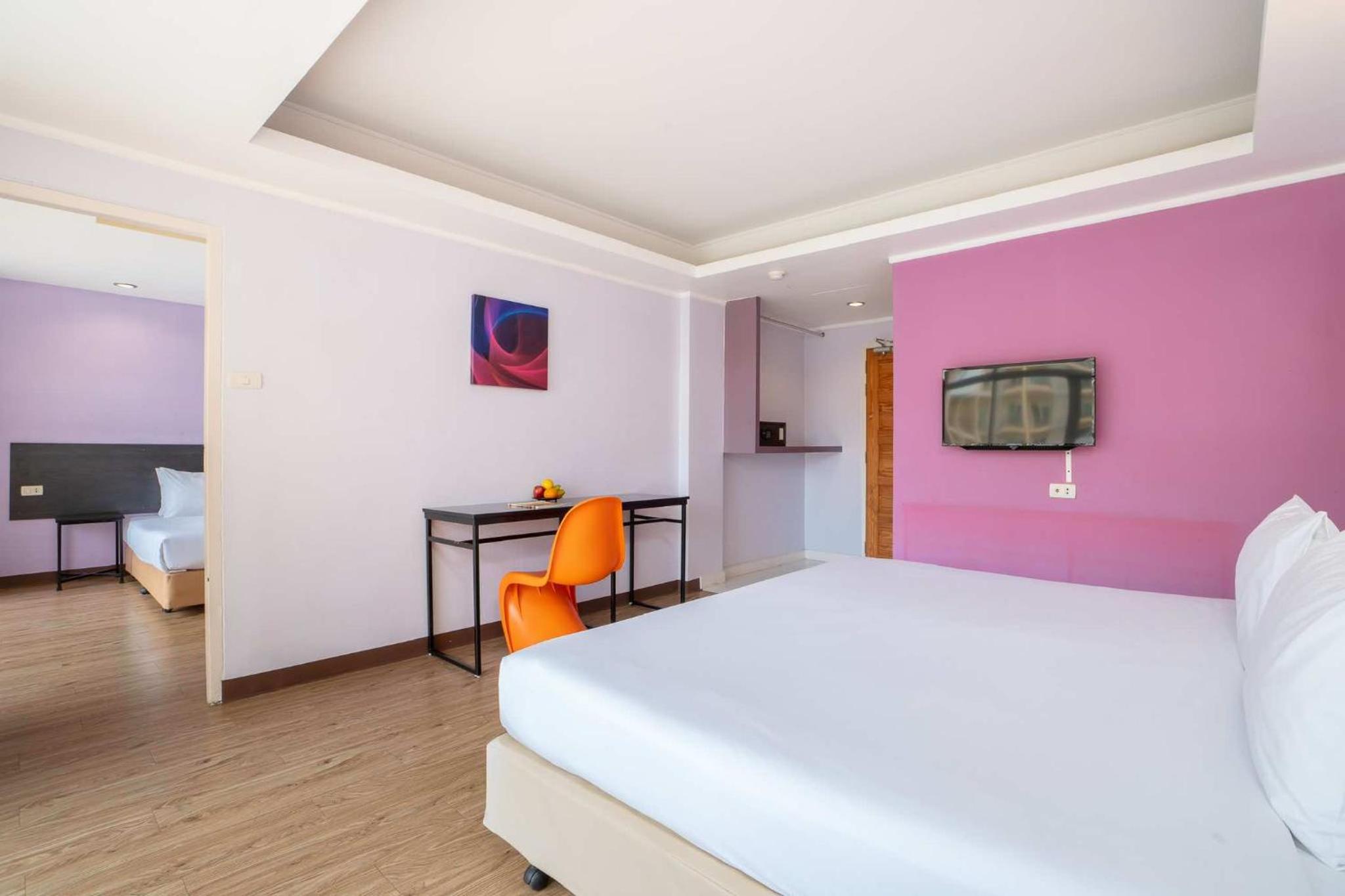 Junior Suite with Pool View