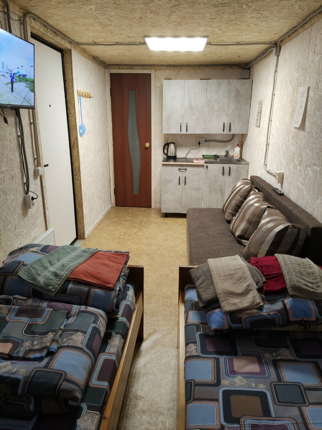 Домик с террасой на озере Ильмень!!