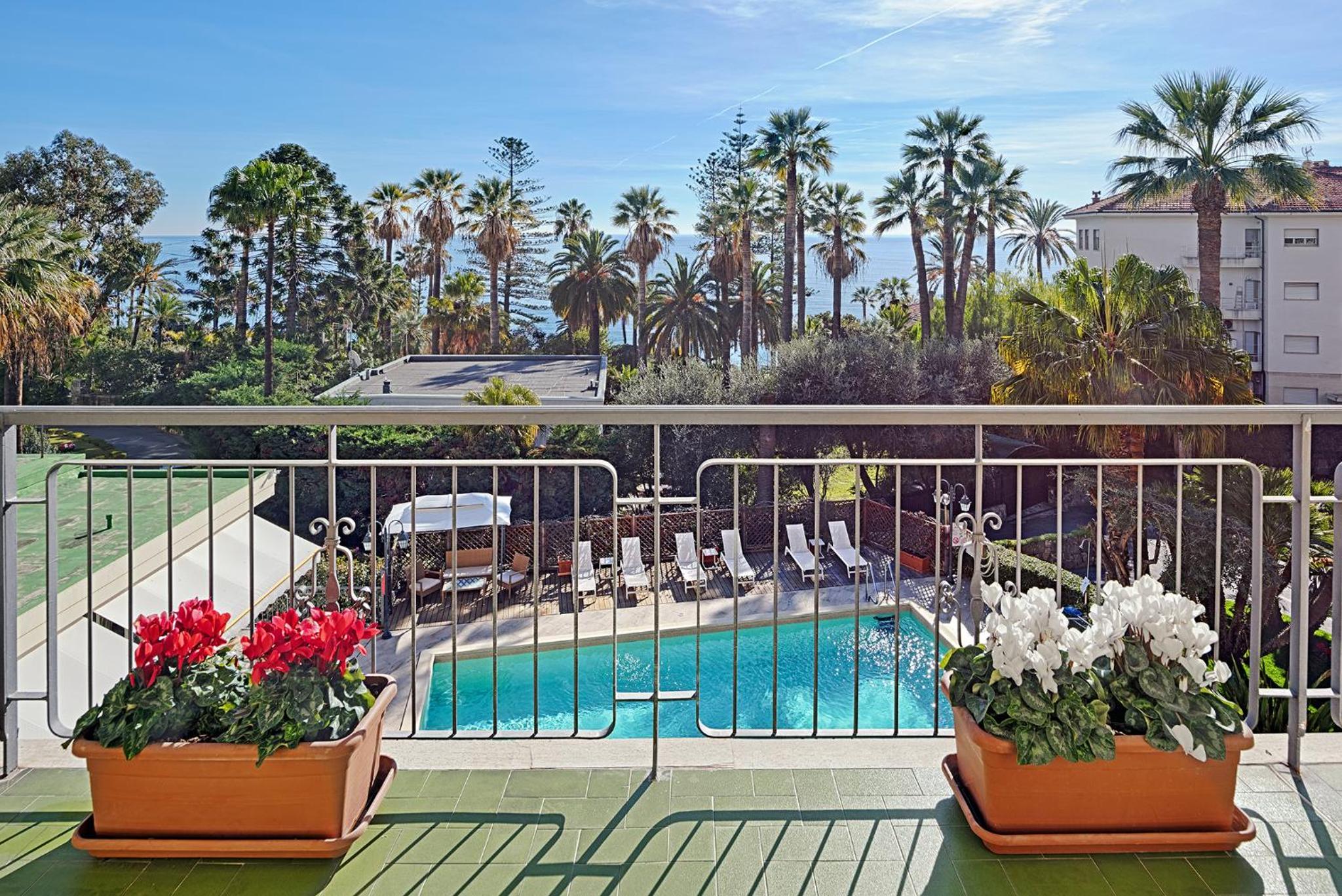 Deluxe Double Room with Sea Side 