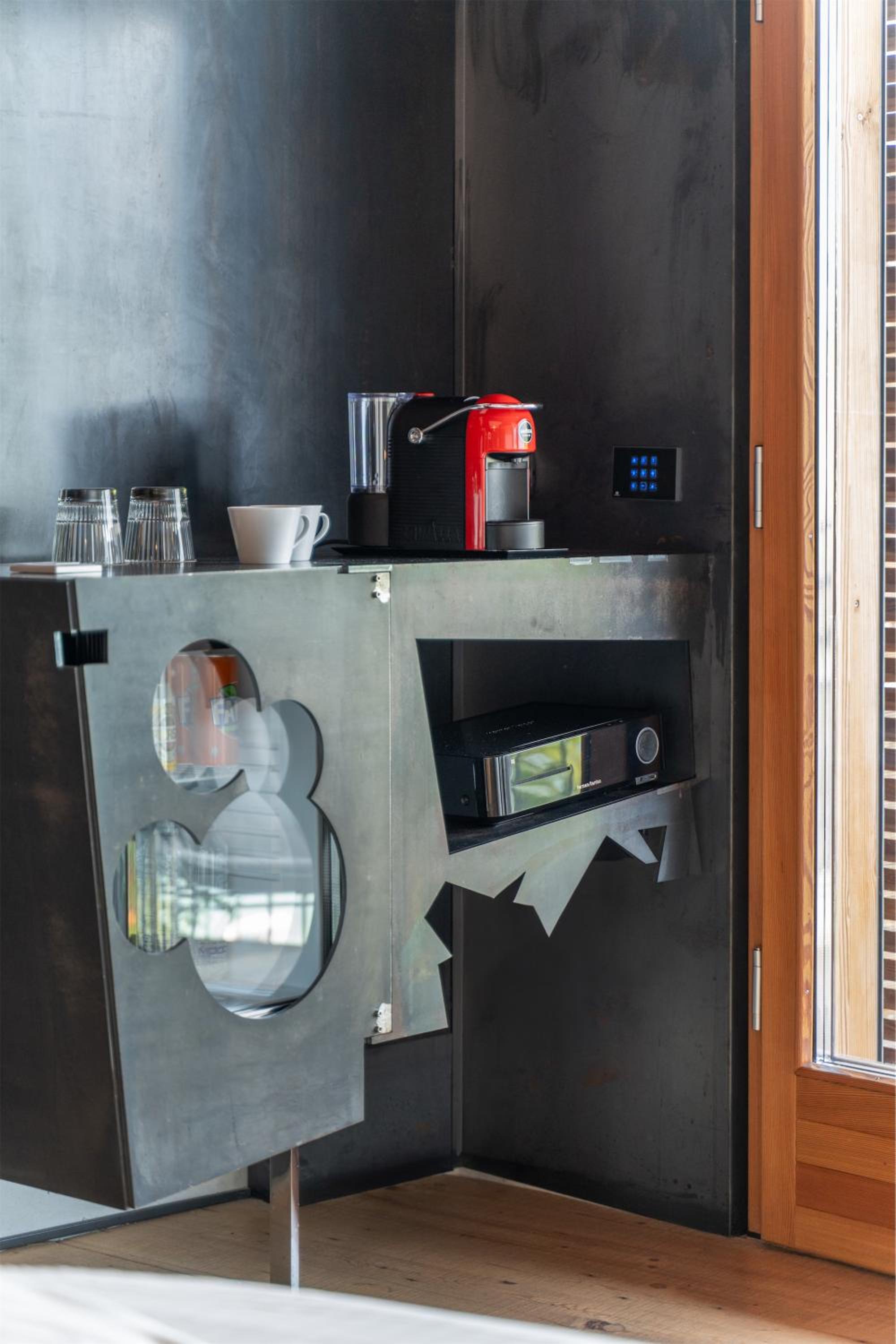 Romantic Suite Front Lake with Balcony 