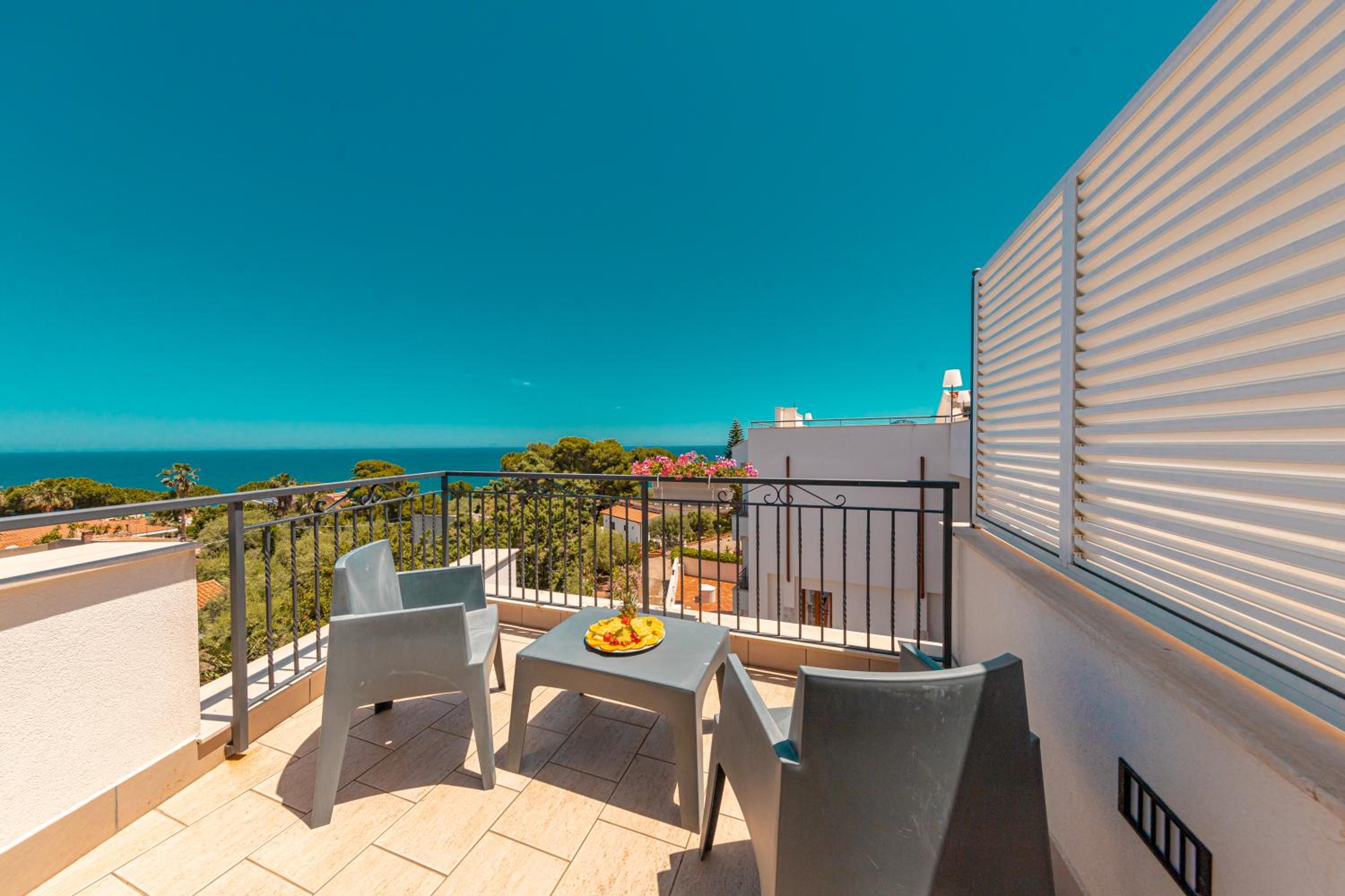 Deluxe Double or Twin Room with Sea View