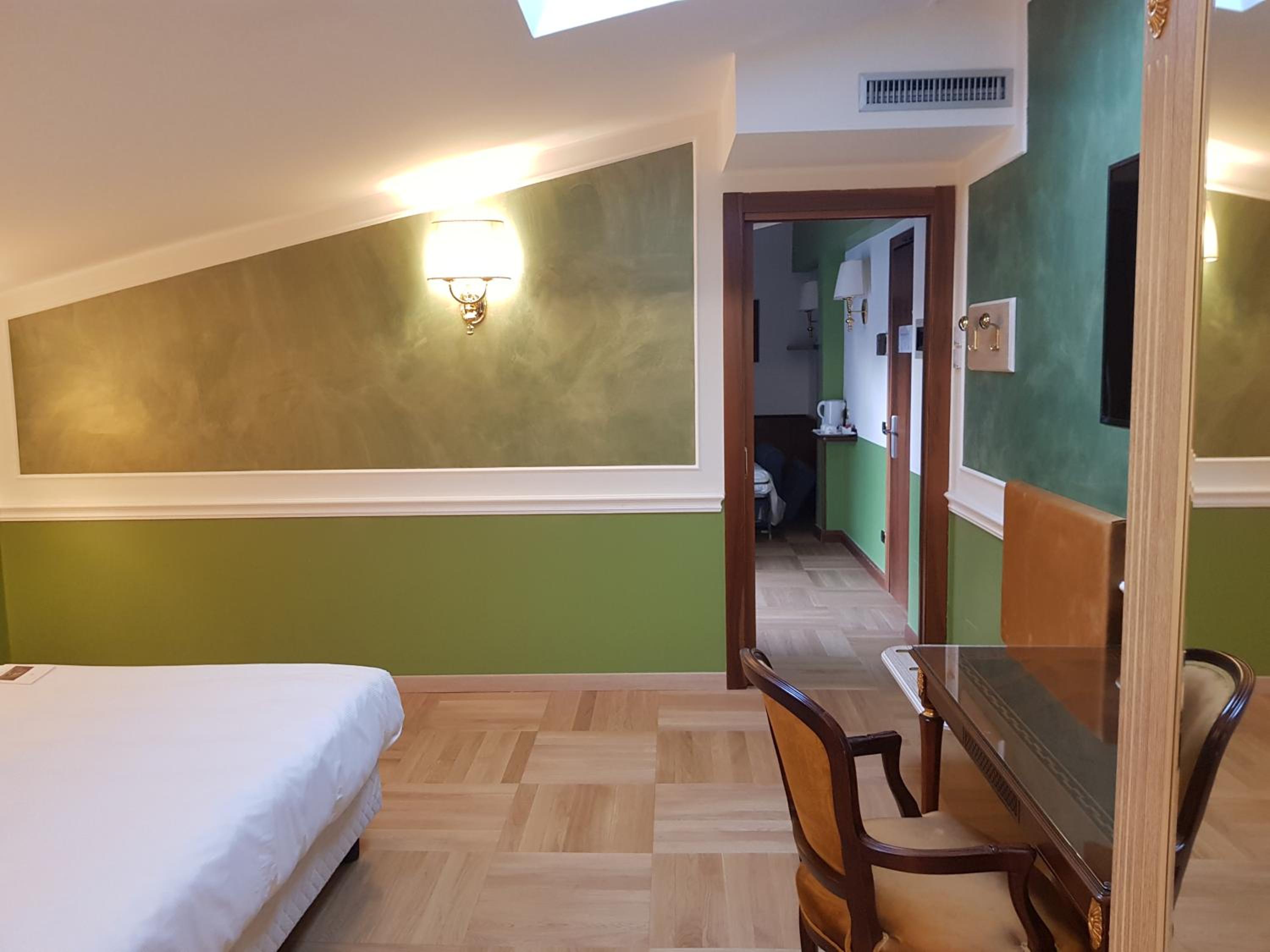 Family Room (2 Adults + 2 Children)