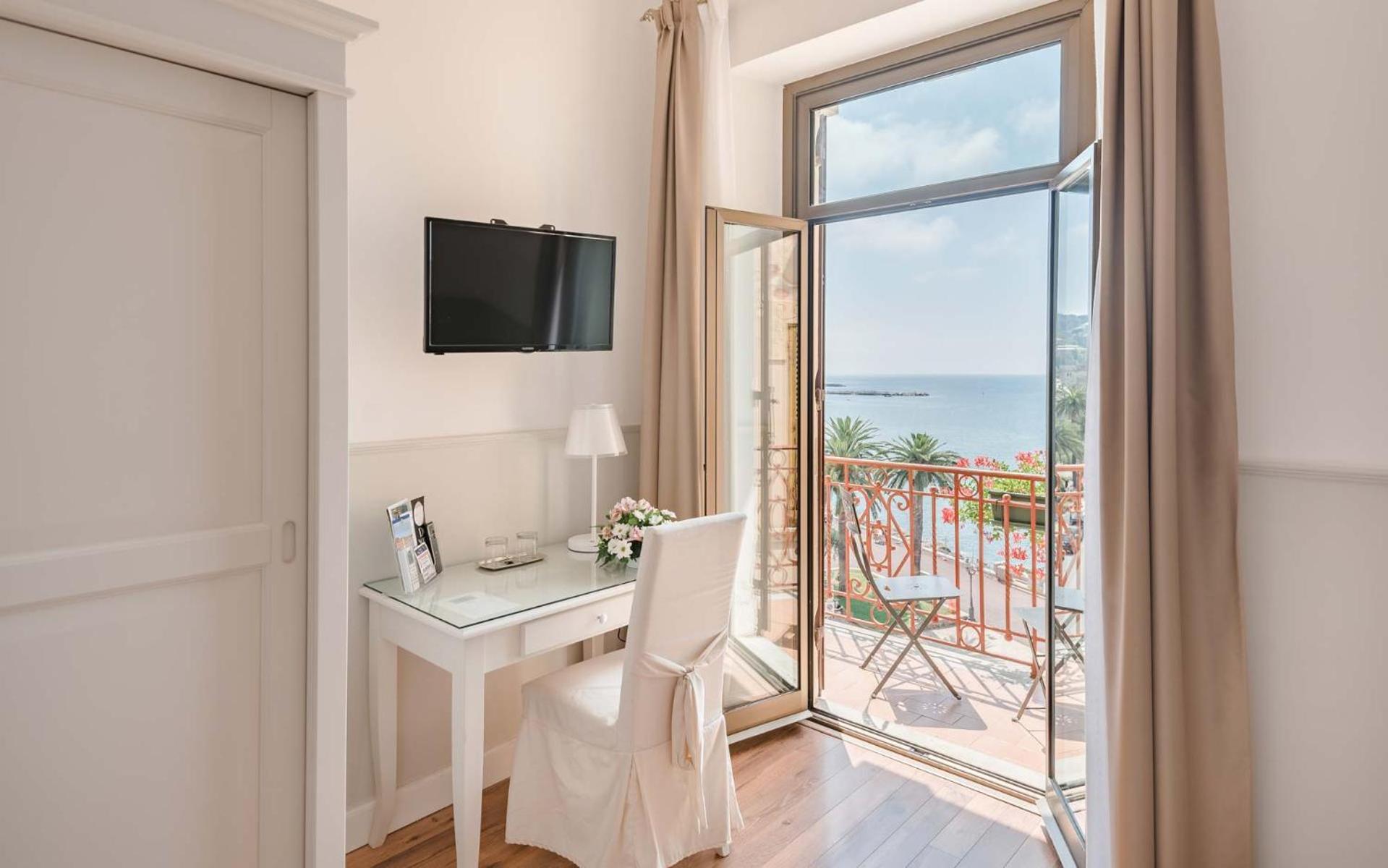 Double or Twin Room with Sea View