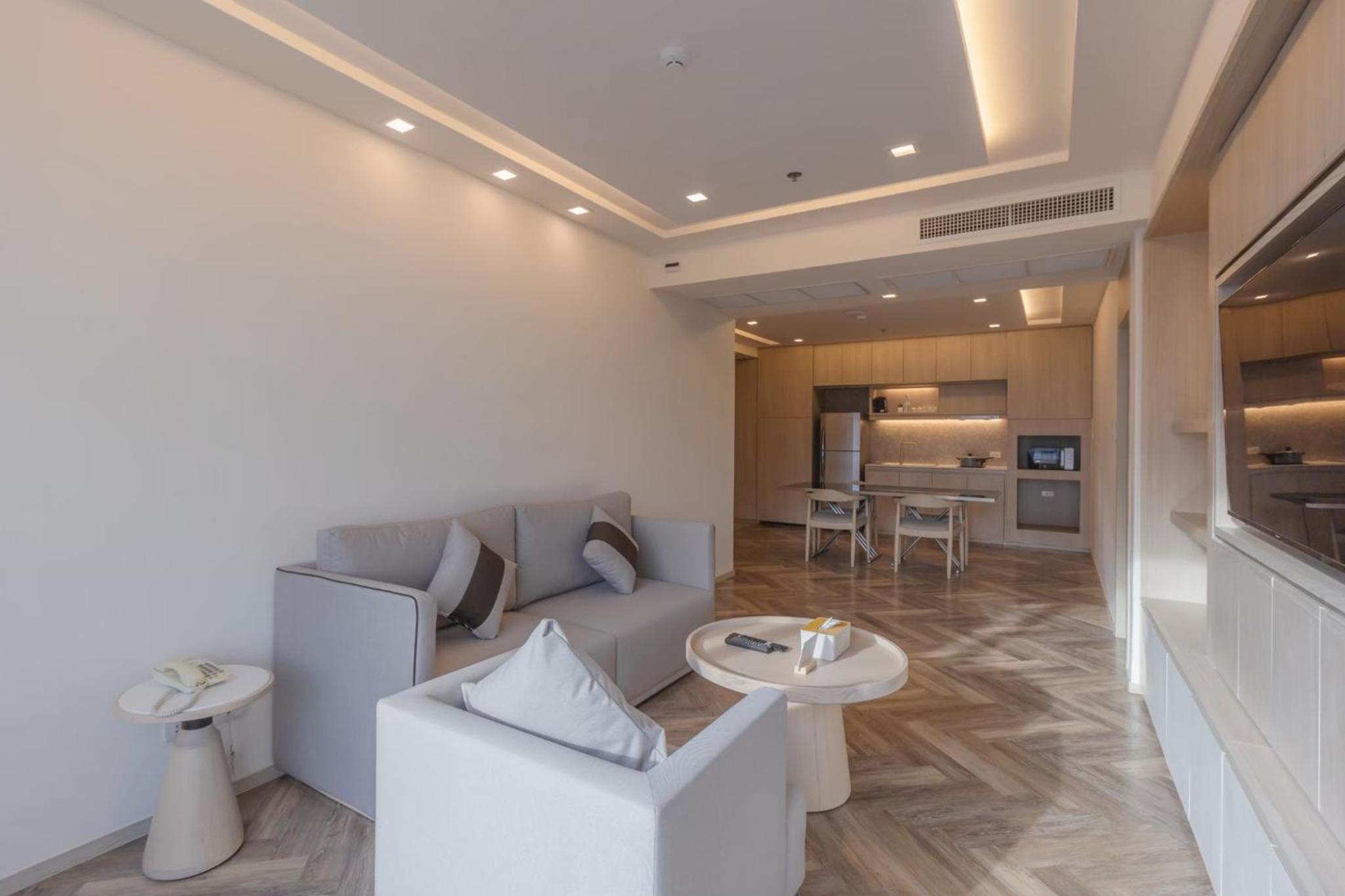 One-Bedroom Suite with Jacuzzi